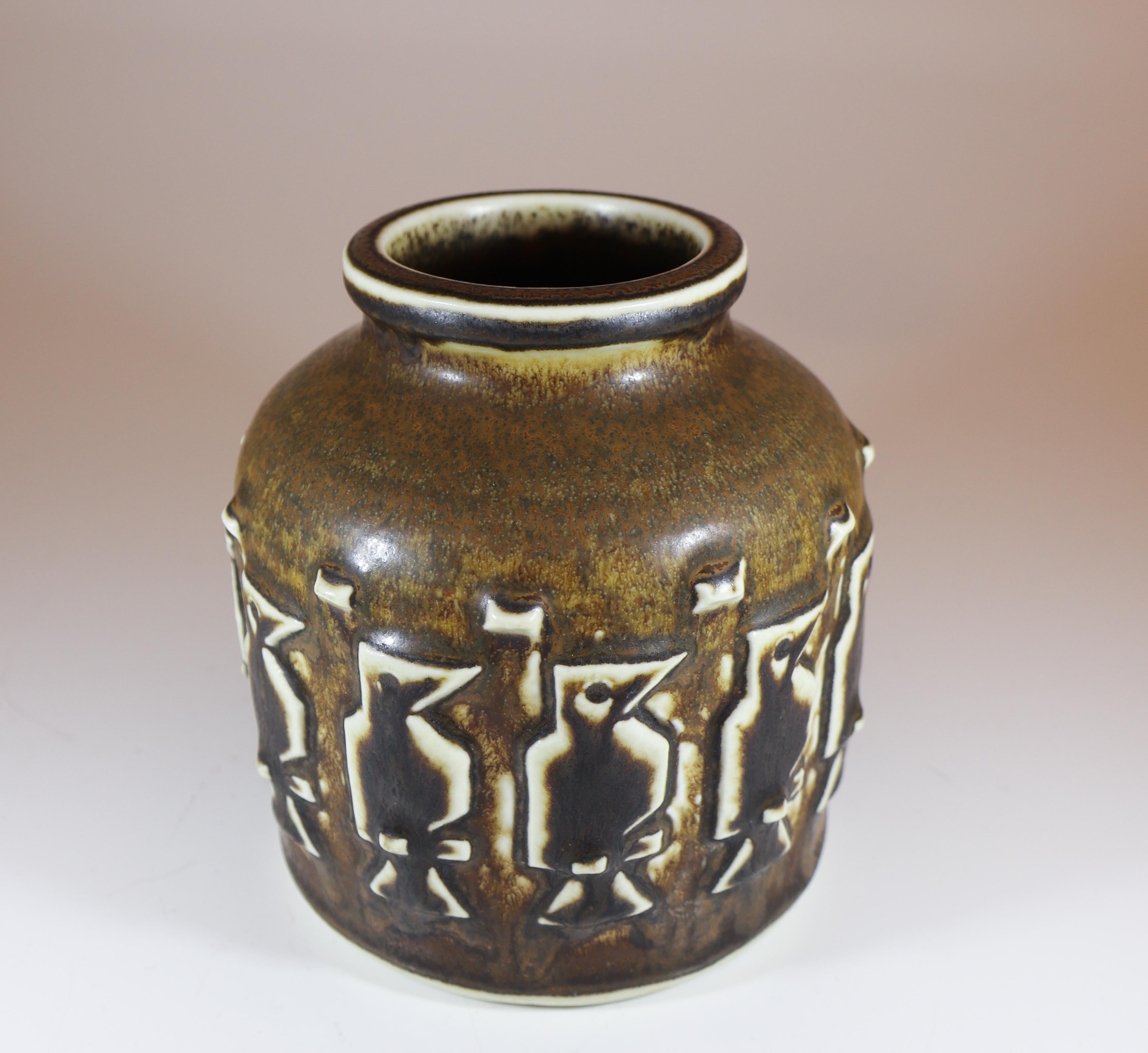 Ceramica Vaso in ceramica marrone - Uccelli in rilievo - Royal Copenhagen, Danimarca 1961 - 21485 in vendita