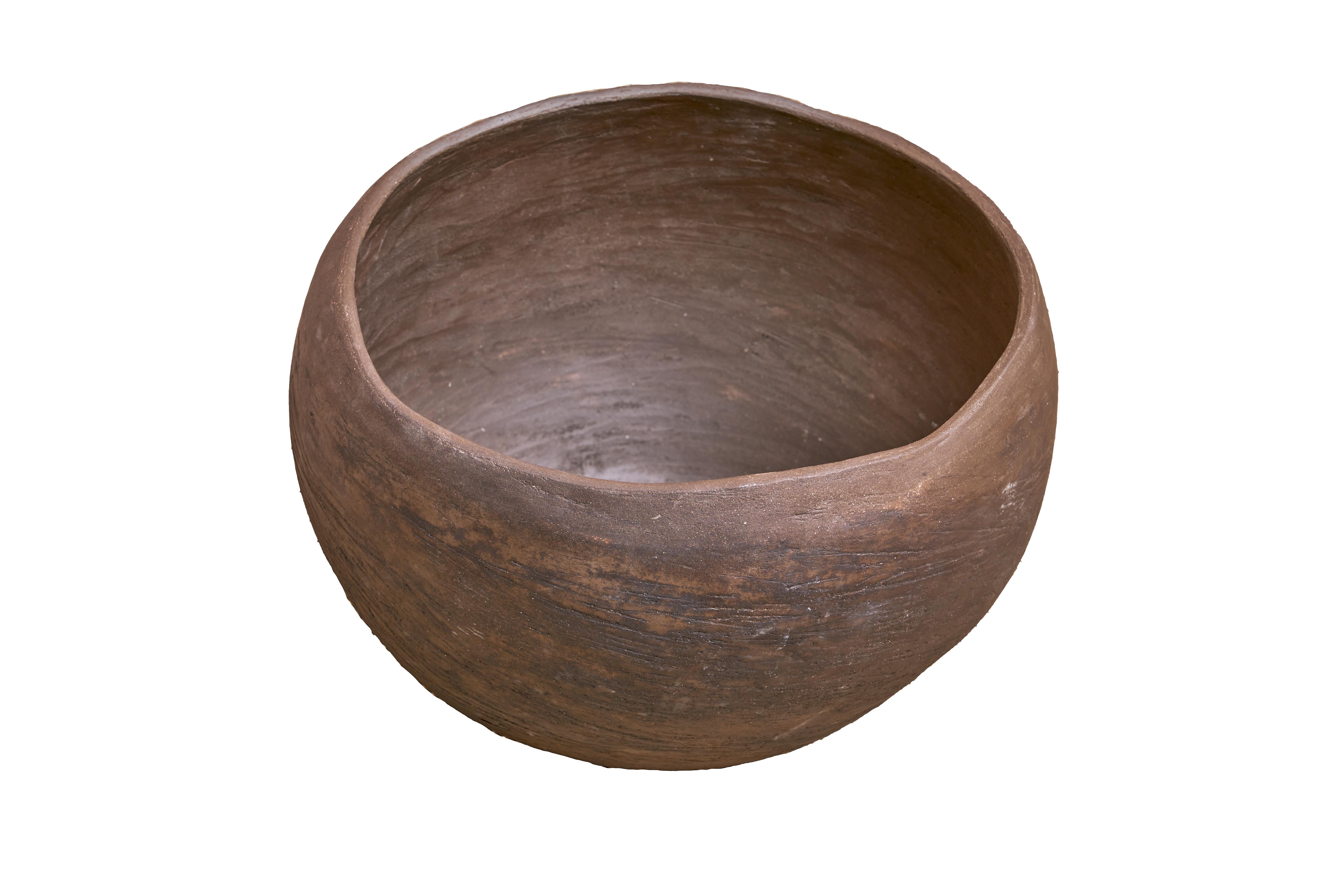 A captivating brown ceramic vessel that combines simplicity and elegance. The rich brown color of this ceramic vessel exudes a sense of earthiness and natural beauty. The vessel is simple yet elegant in design, with a classic shape and clean lines.