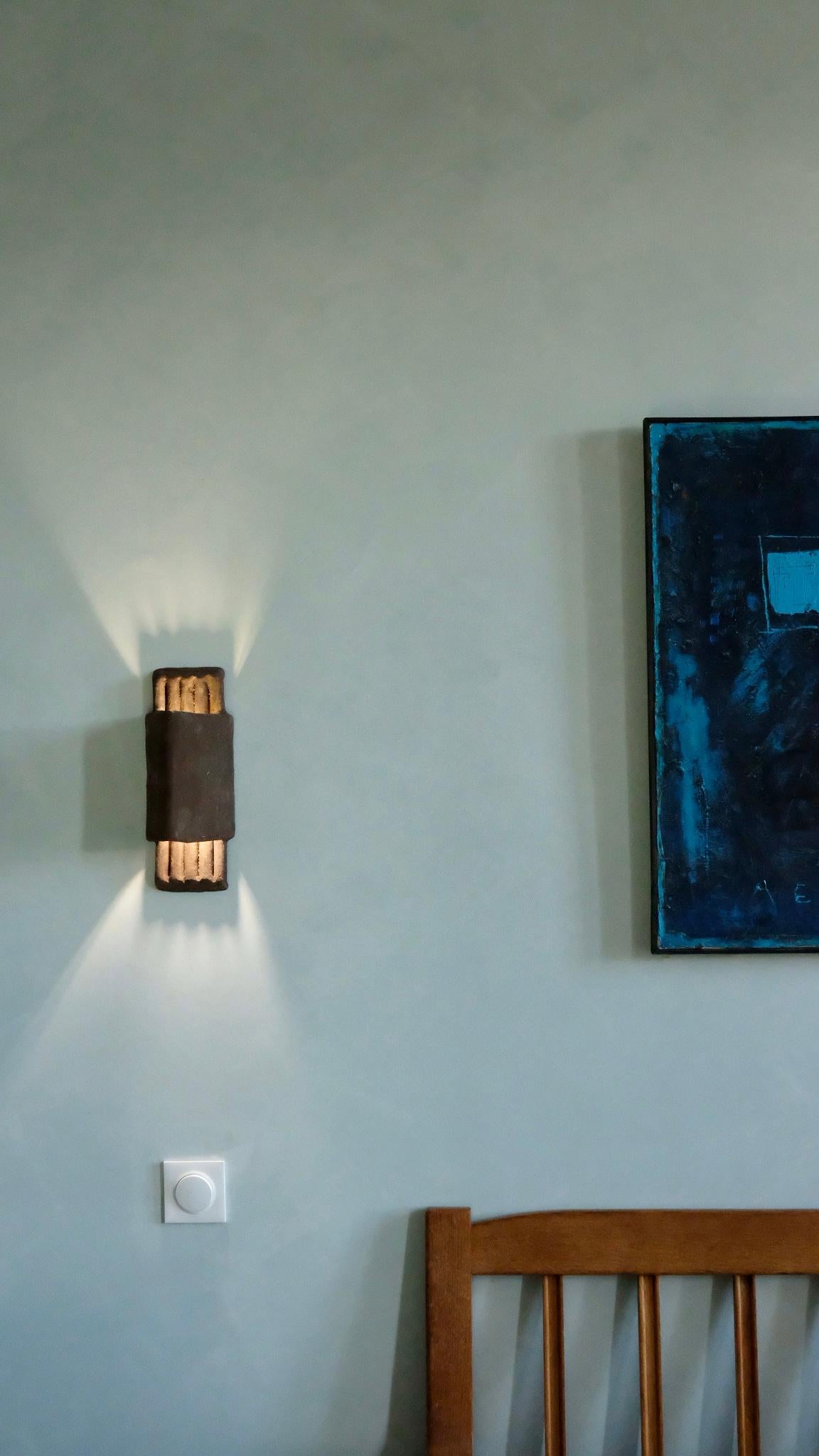 Brown contemporary Ceramic Wall Light Made of local Clay, handcrafted In New Condition For Sale In Marseille, FR