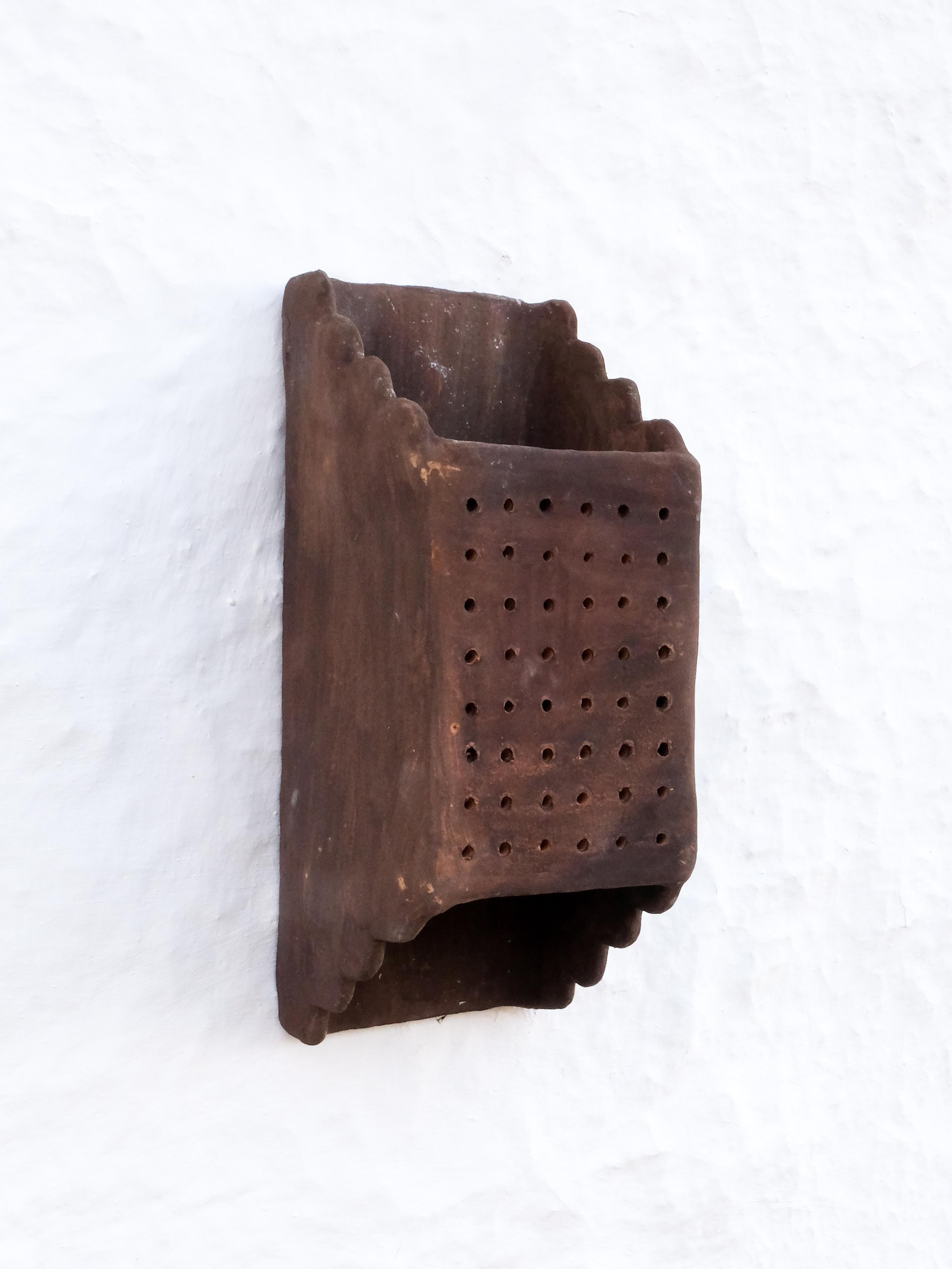 Brown contemporary Ceramic Wall Light Made of local Clay, natural pigments In New Condition For Sale In Marseille, FR