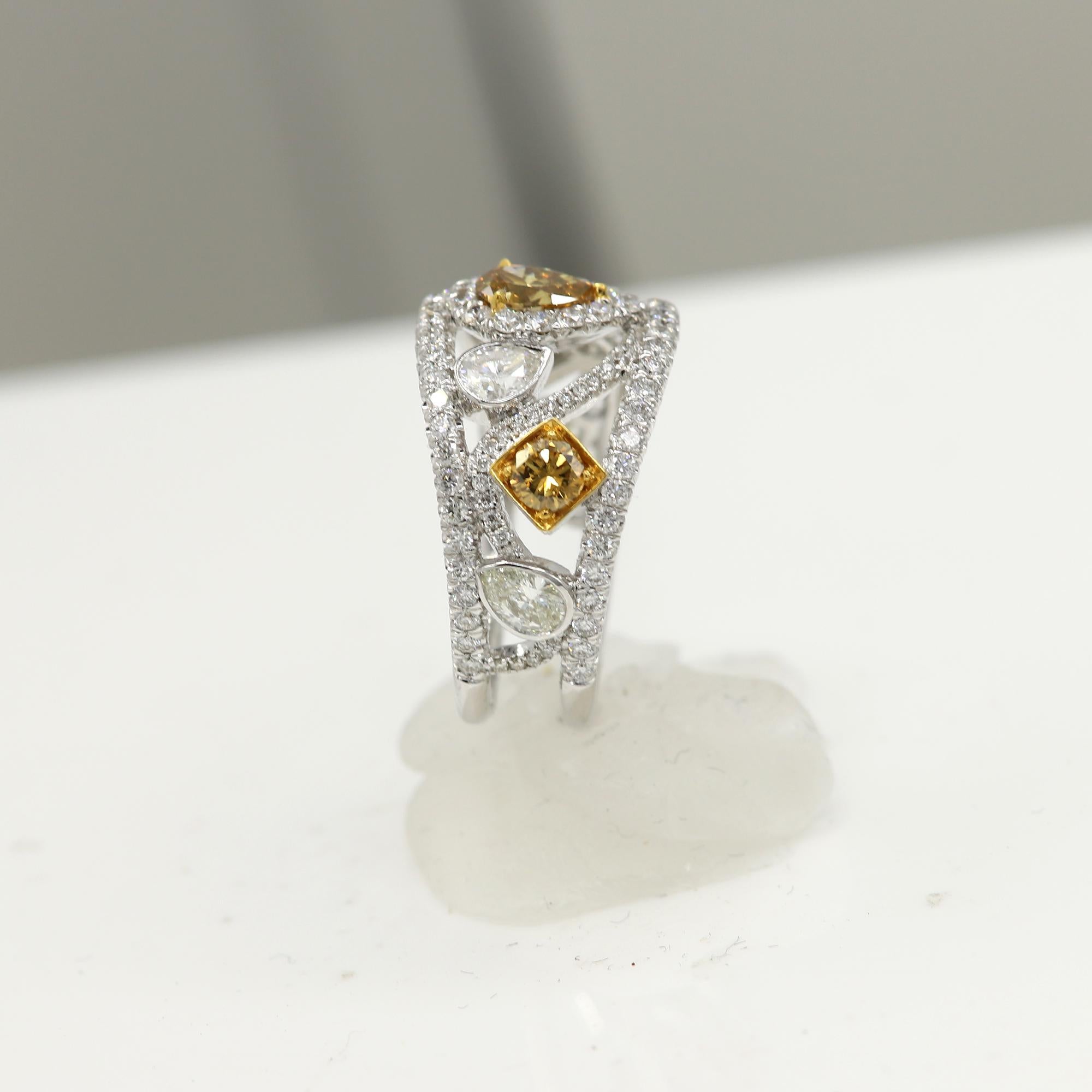Brauner Champagner-Diamant-Ringband mit gemischten Diamanten 18 Karat Weißgold (Tropfenschliff) im Angebot