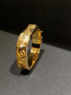 Brown Champagne Diamond Vine Fluted Rectangular Clasp 18k Yellow Gold Bangle