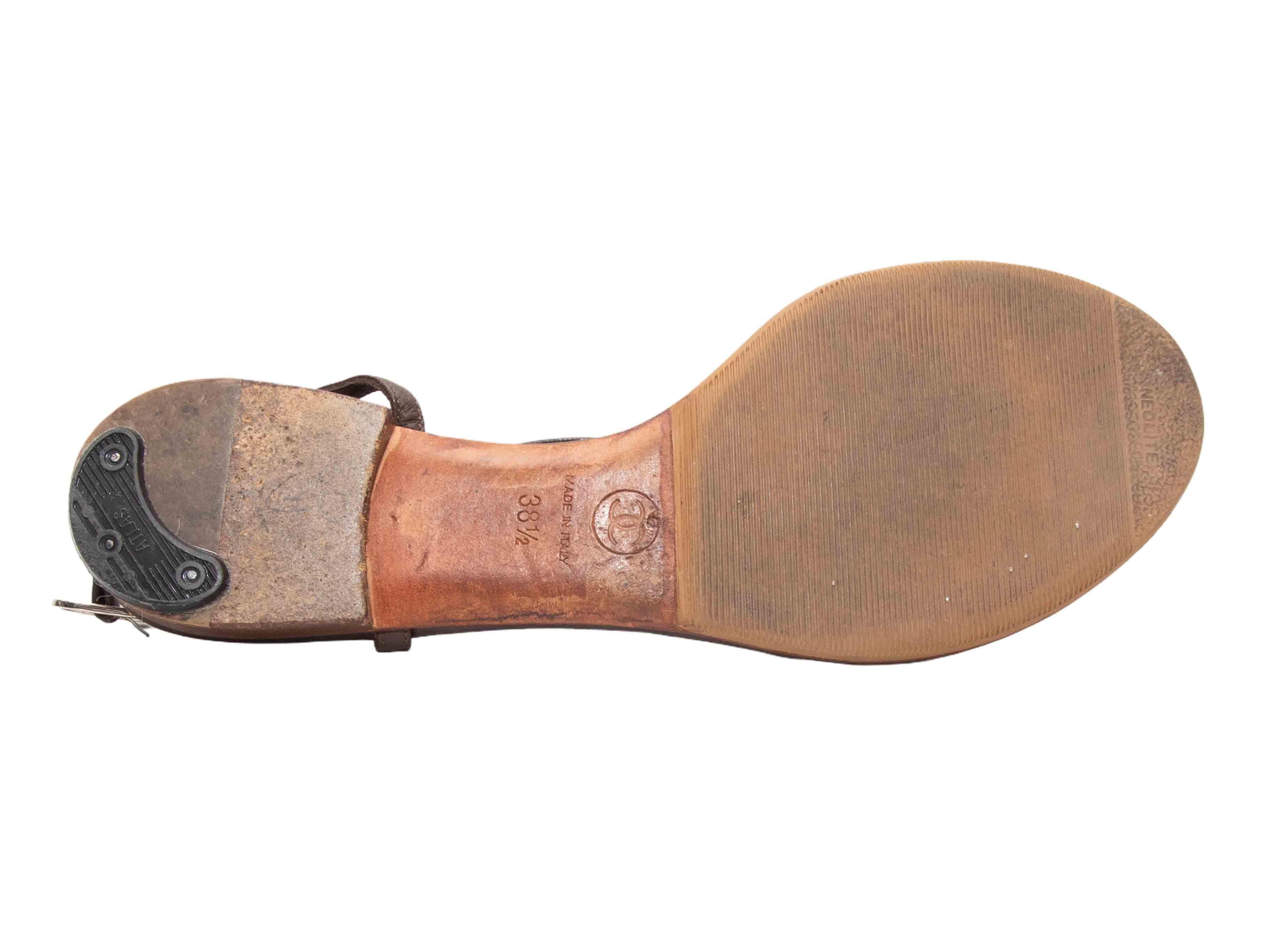 Braun Chanel Leder CC Zehenstegsandalen Größe 38.5 im Angebot 1