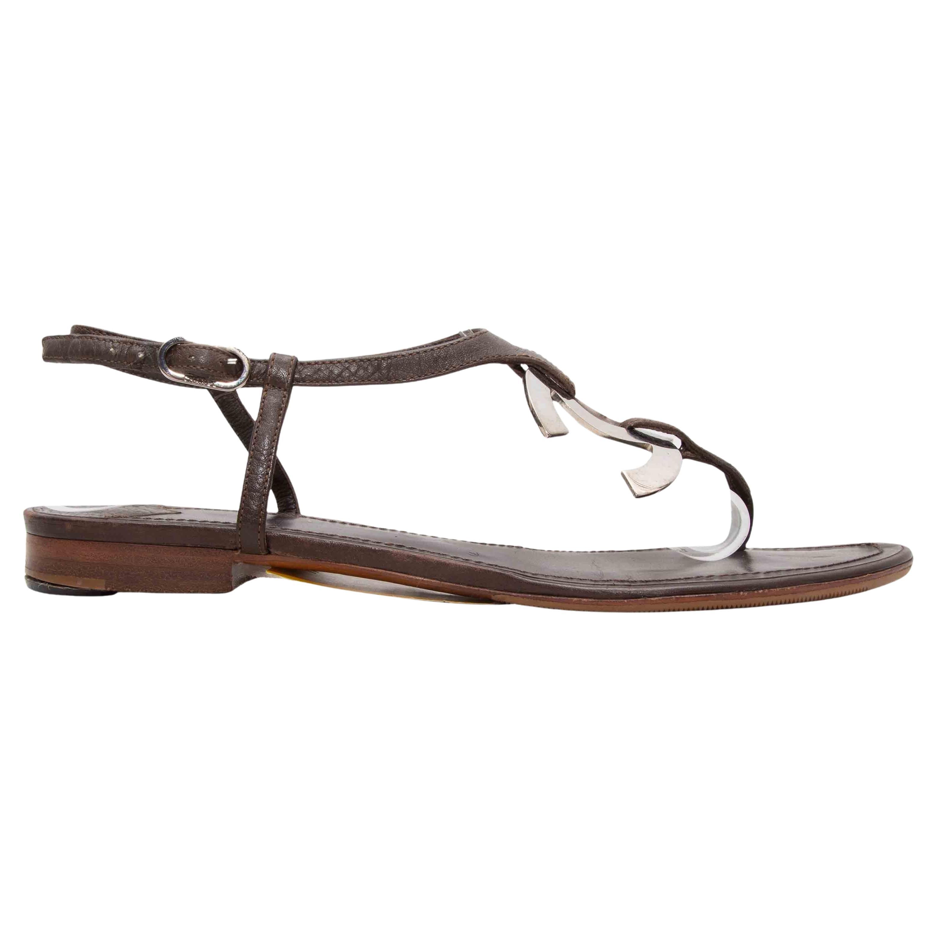 Braun Chanel Leder CC Zehenstegsandalen Größe 38.5