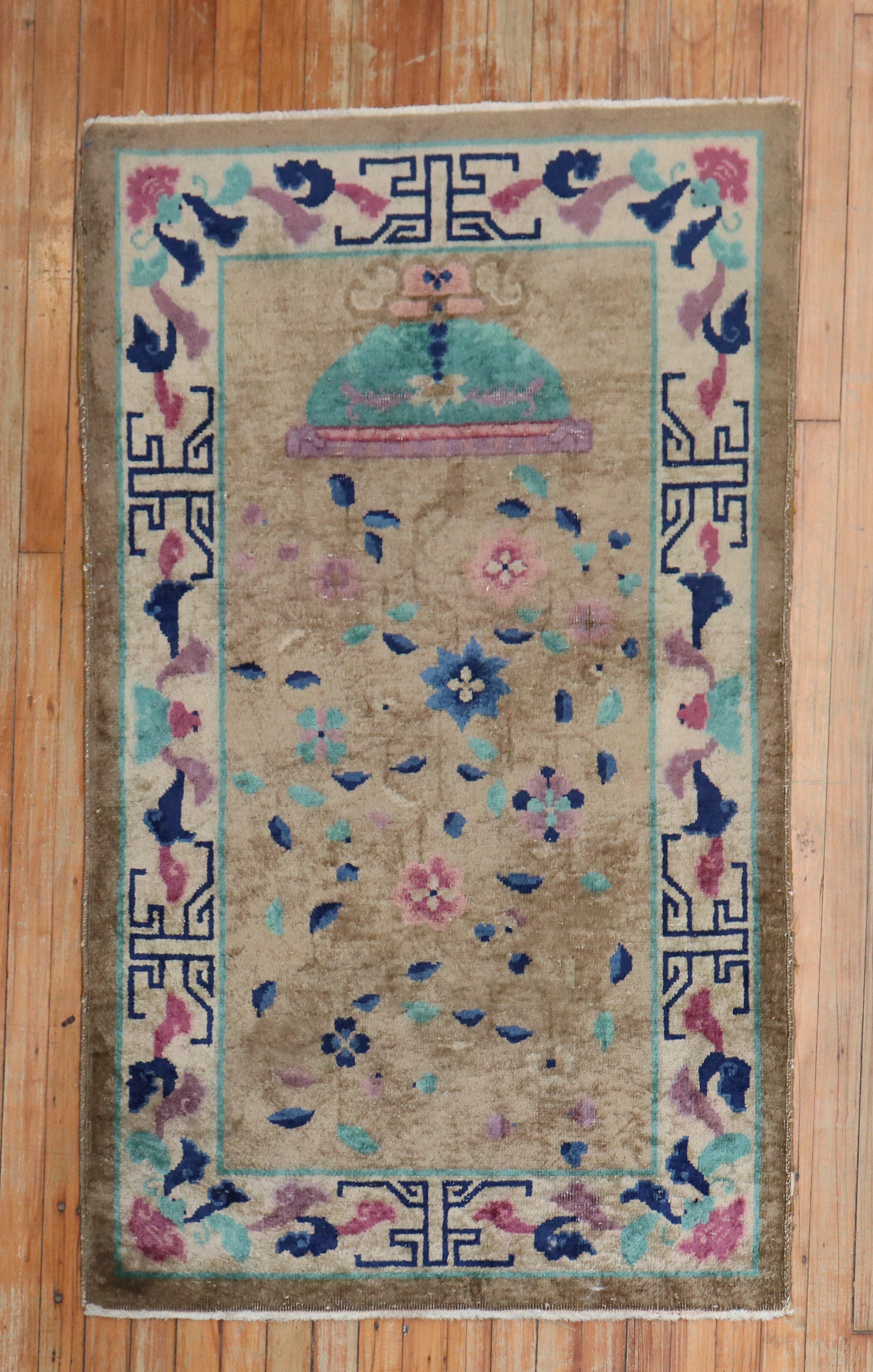 Chinese Art Deco Mat scatter size rug

Measure: 2'11'' x 4'10''.