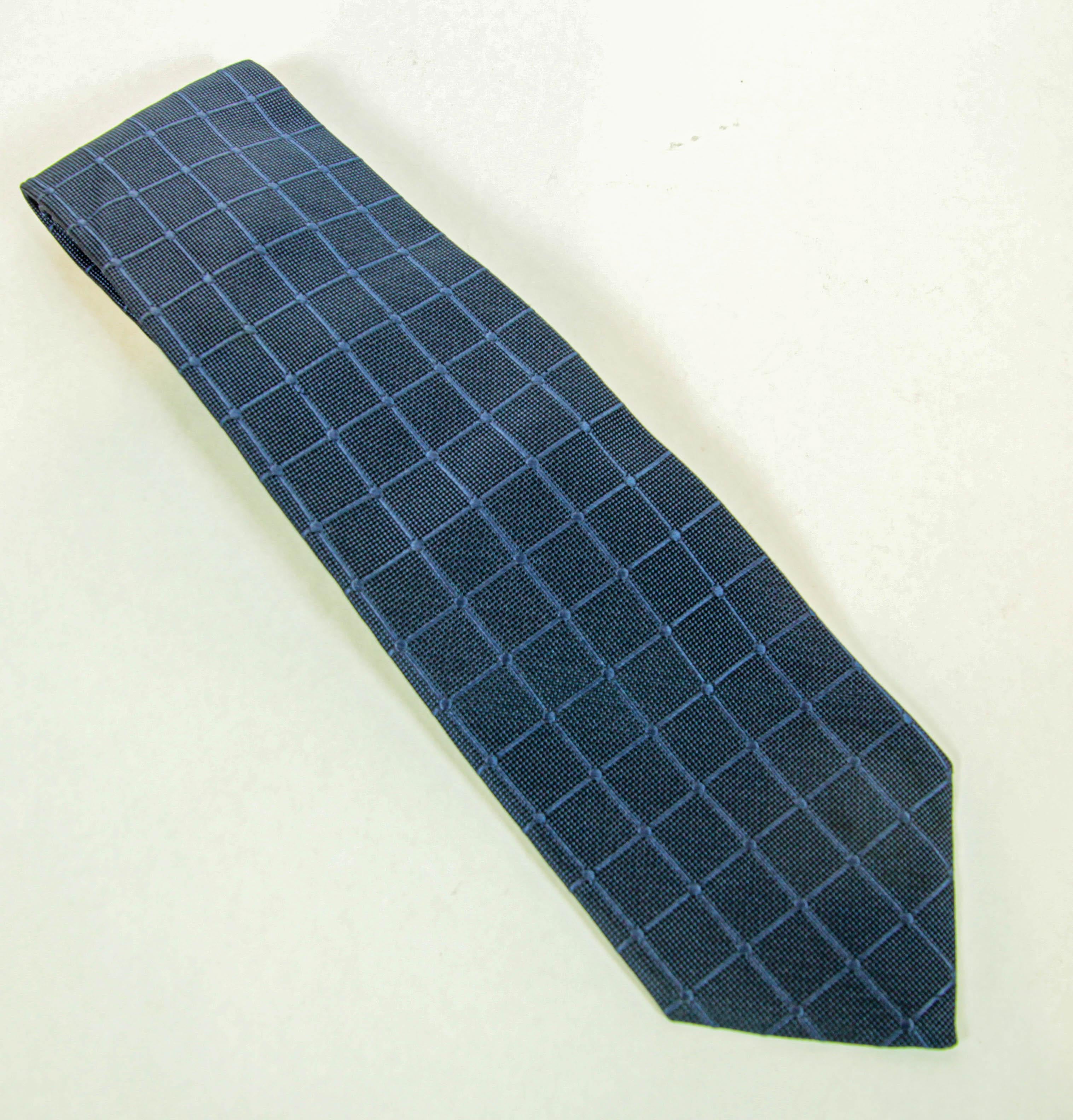 Brown & Church Vintage Blue Men's Silk tie.
Gorgeous necktie comes in blue in a silk twill. Classic American Craftsmanship.
Made in USA. 
Very Good used Condition.
Measurements: Width: 3.75 Length: 55 inches.
