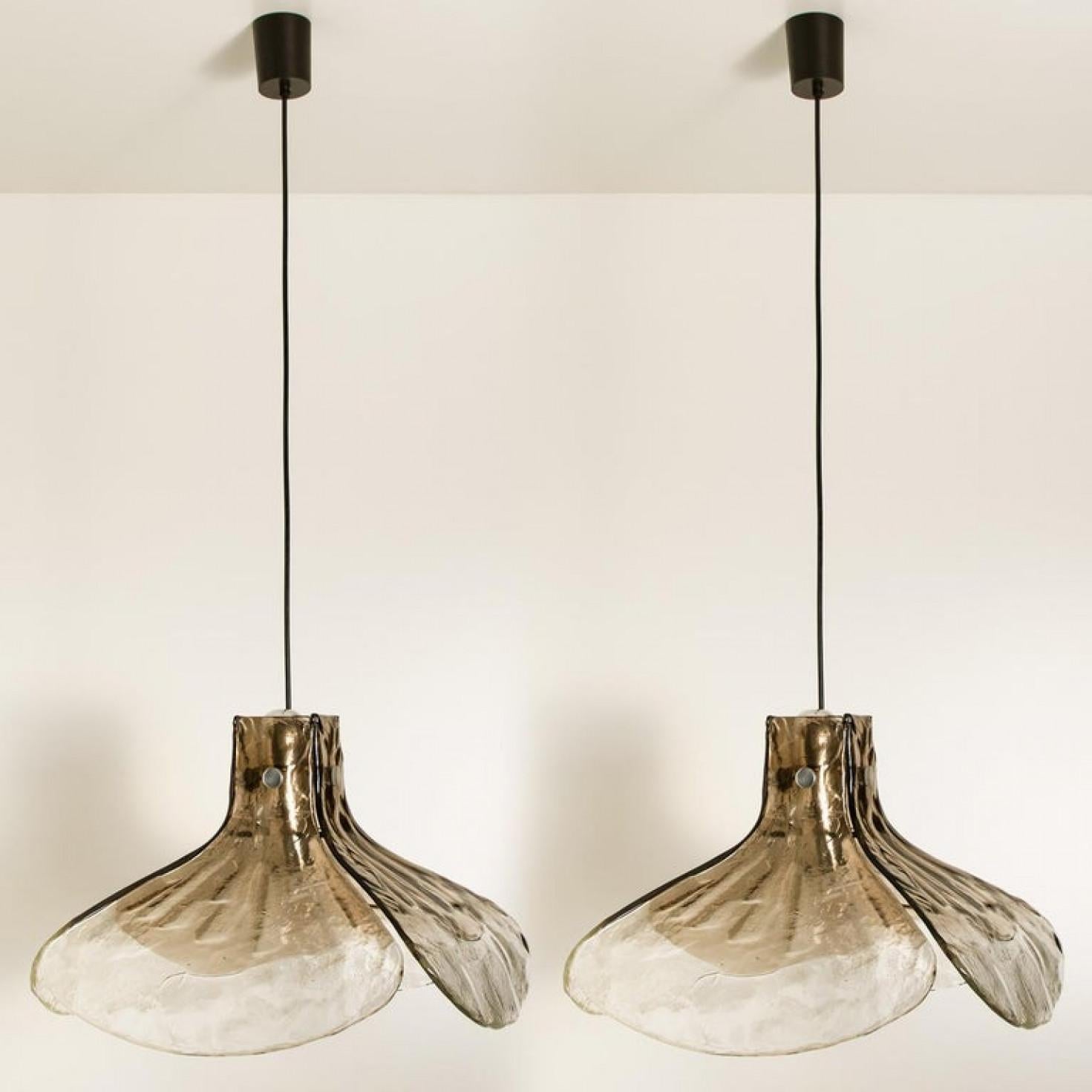 Mid-Century Modern Lampes à suspension en verre transparent marron modèle LS185 de Carlo Nason pour Mazzega en vente