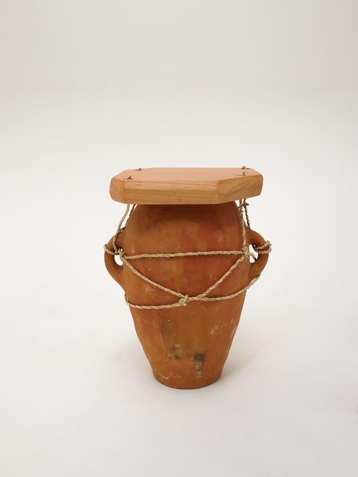 Table de chevet contemporaine Brown en Clay, corde de palmier et Wood, Handcraft en vente 1