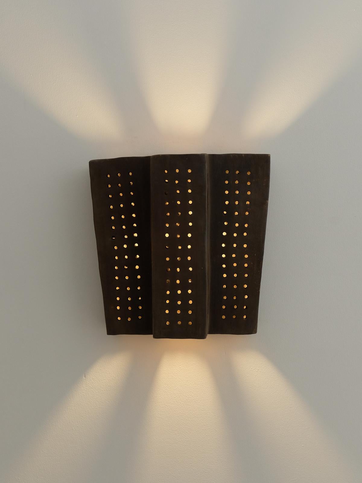 Brown contemporary Ceramic Wall Light Made of local Clay by memòri studio For Sale 4