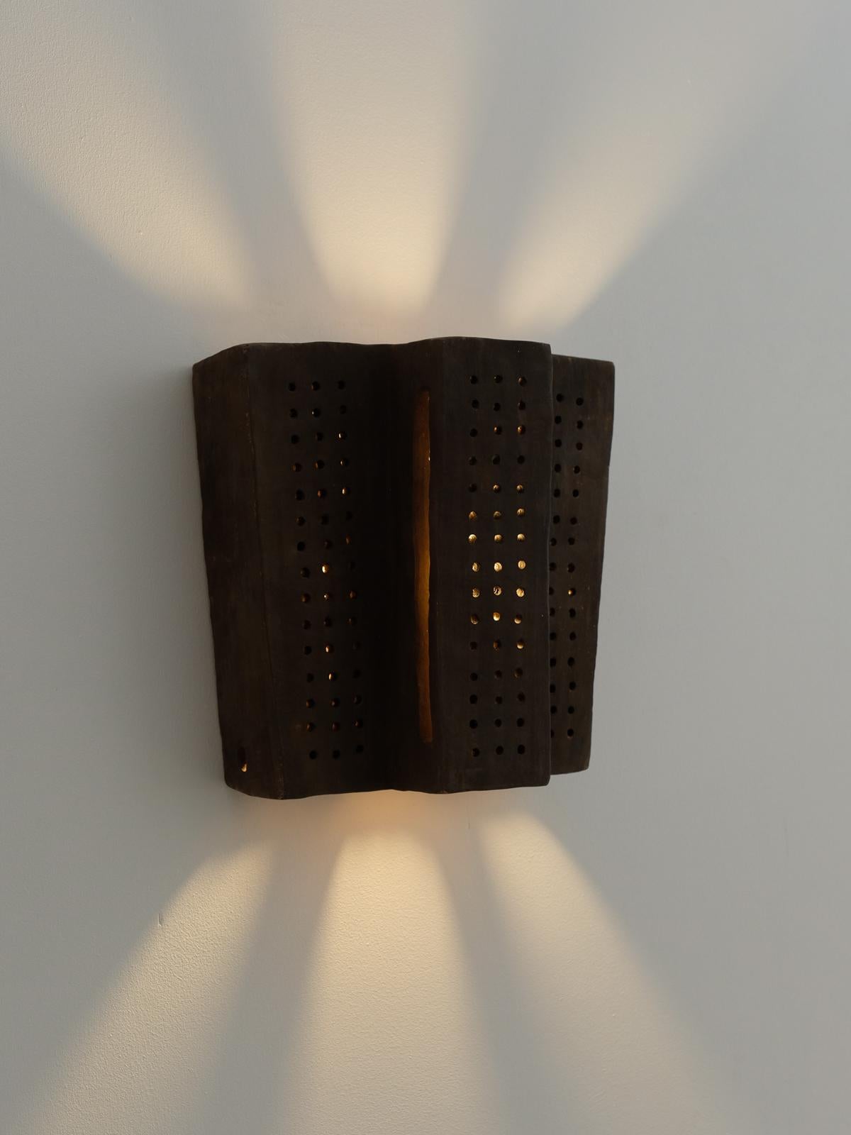 Brown contemporary Ceramic Wall Light Made of local Clay by memòri studio For Sale 5
