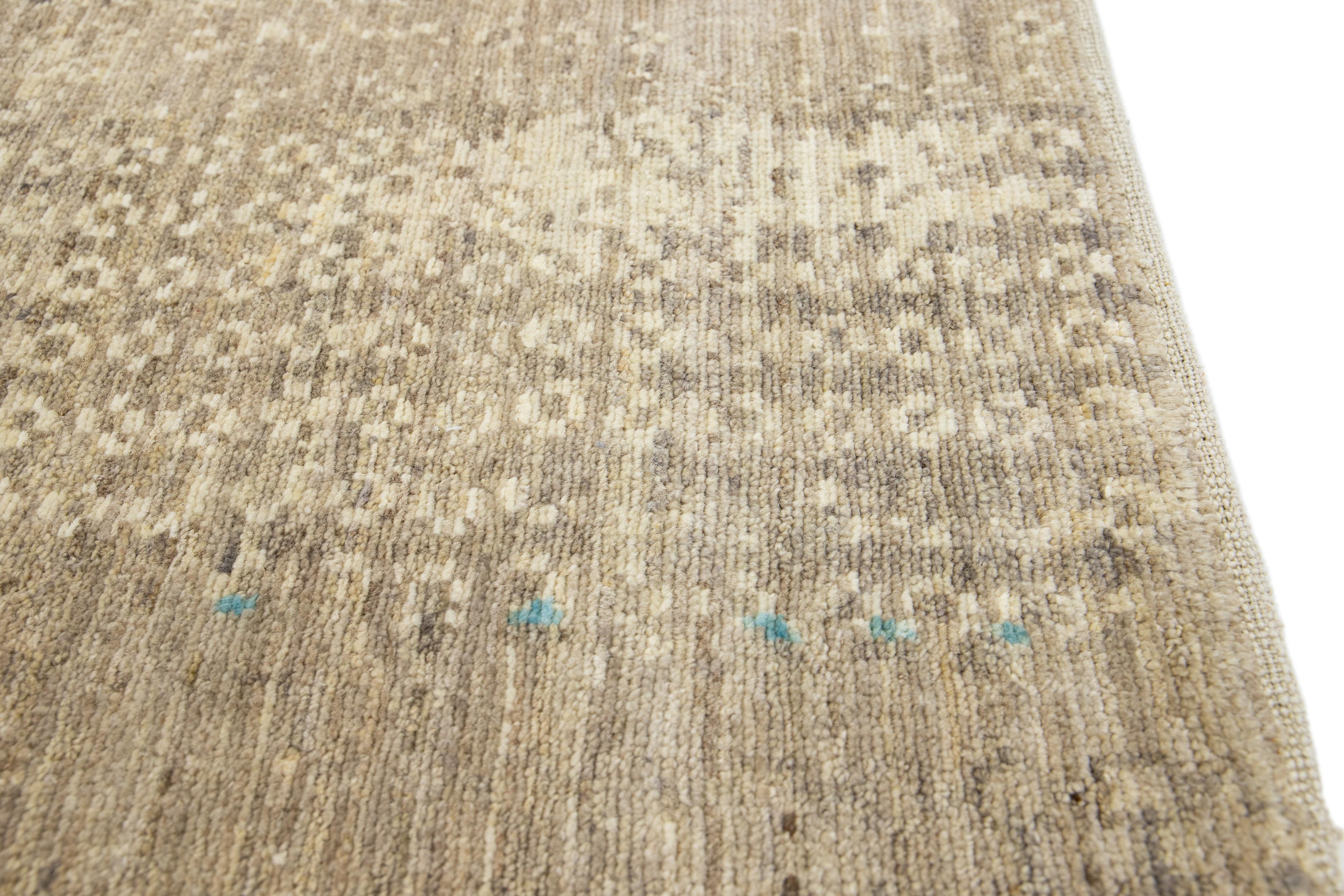 Brown Contemporary Handmade Custom Wool Rug (Moderne) im Angebot