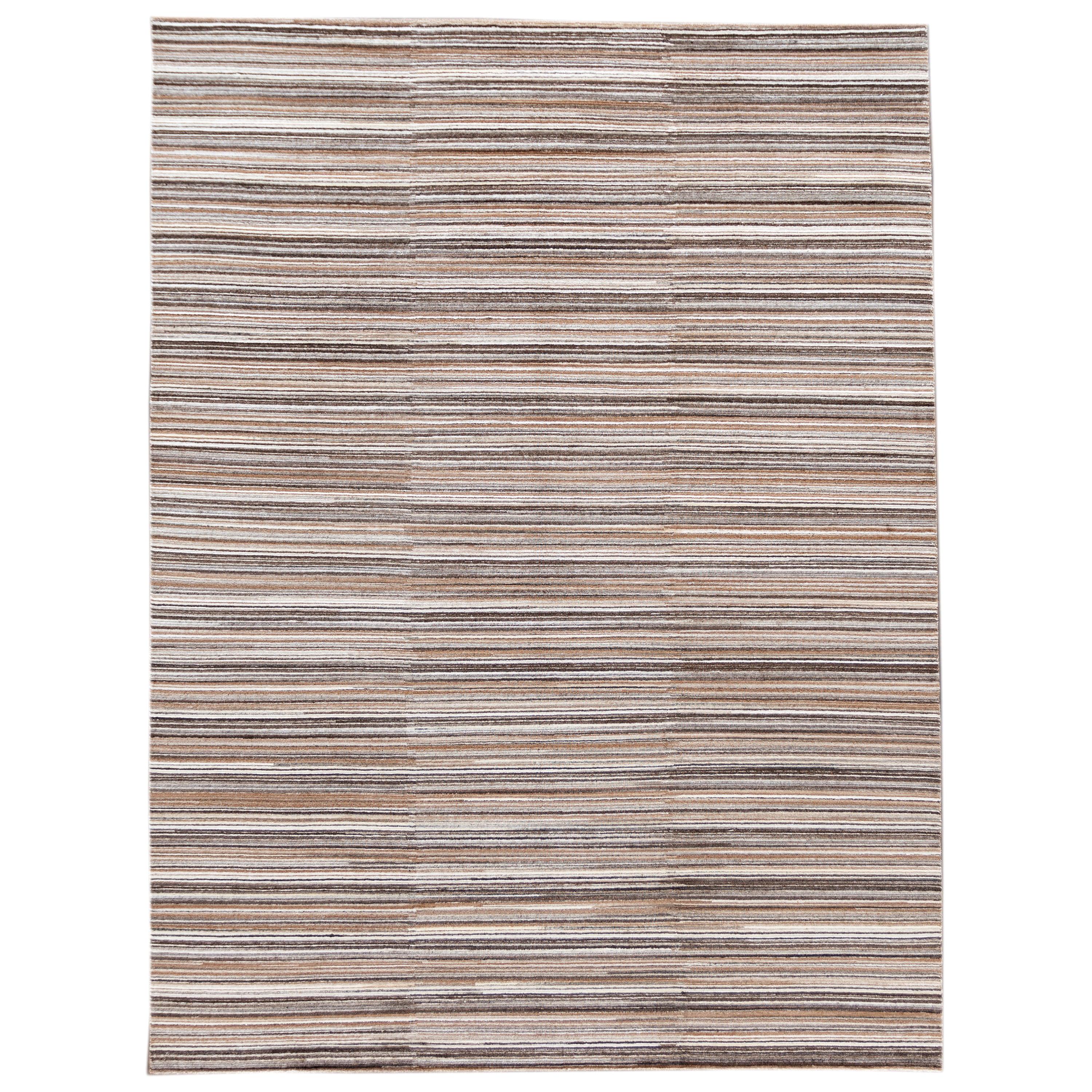 Tapis contemporain marron en laine et soie à rayures, taille adaptée à la pièce en vente