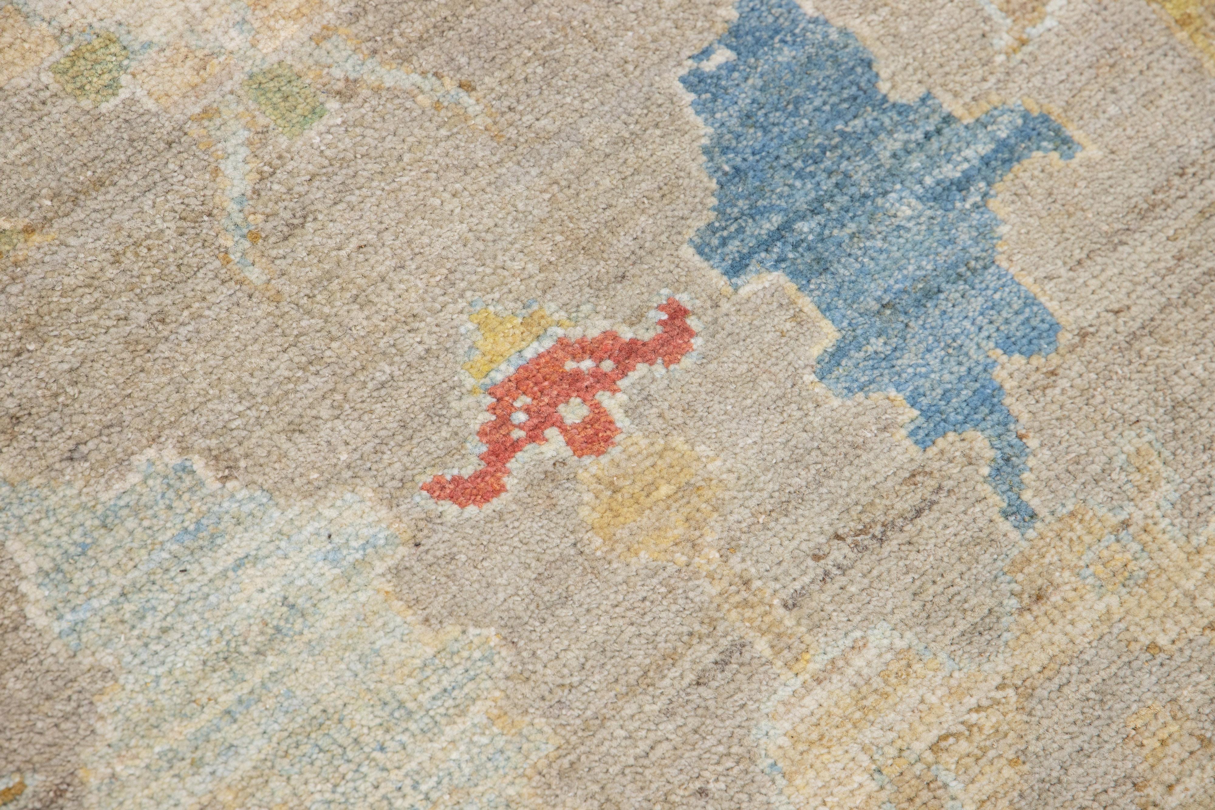 Brauner zeitgenössischer Mahal-Läufer aus geblümter Wolle mit Blumenmuster im Angebot 3