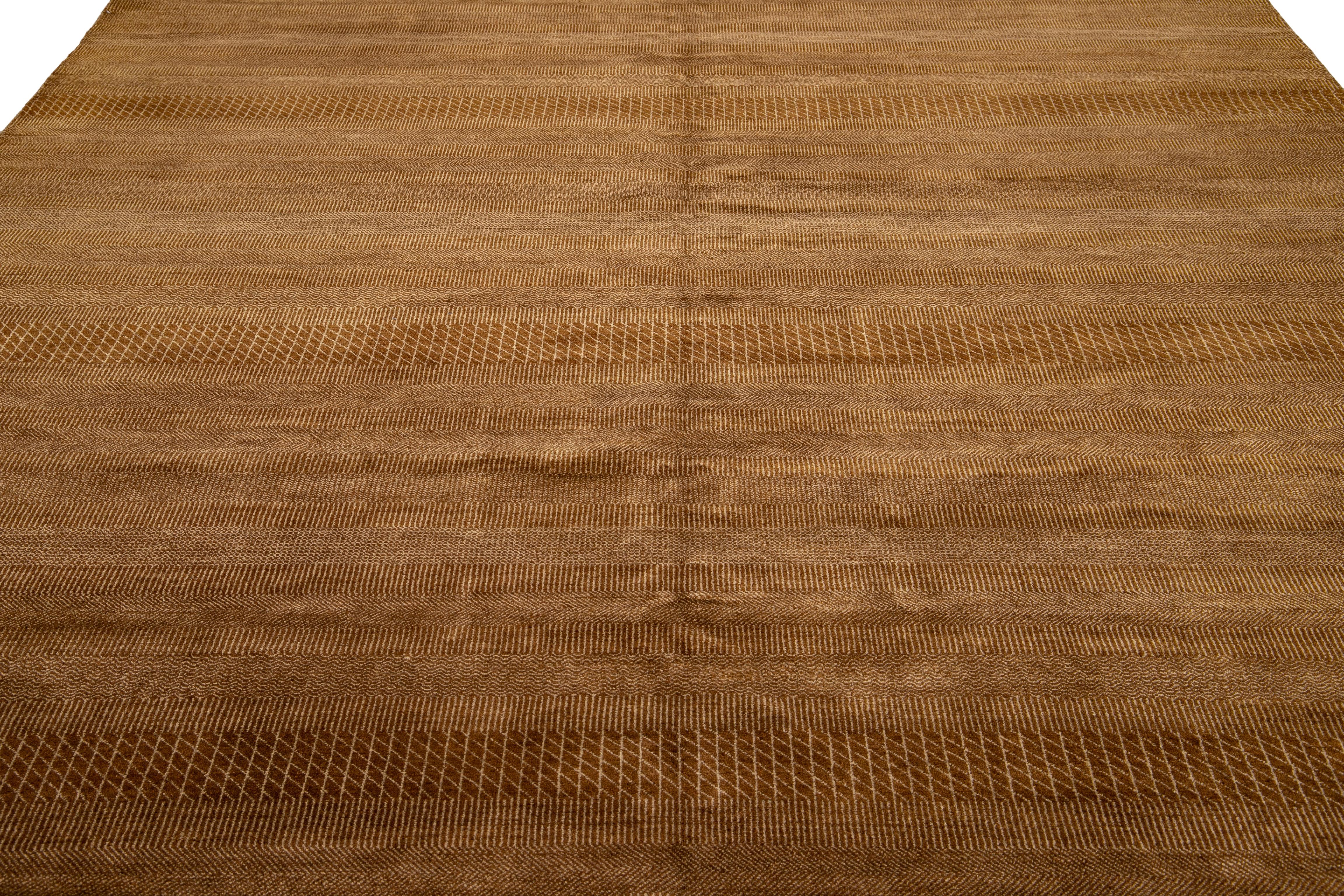 Modern Brown Contemporary Savannah Handmade Solid Geometric Pattern Square Wool Rug