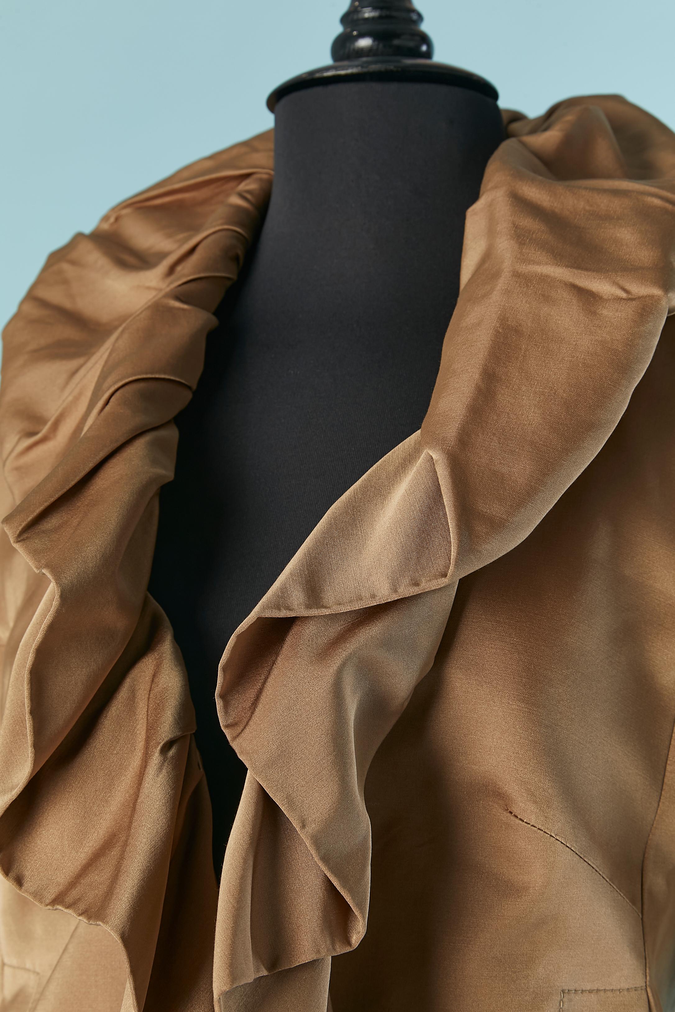 Brown cotton and silk edge to edge jacket with ruffles edge.  Main fabric composition: 60% cotton, 40% silk. Lining composition: 67% acetate, 33% rayon. 
Pocket on both side, raglan sleeve, cut-work. 

SIZE 42 (It) 38 (Fr) 6 (US) S 