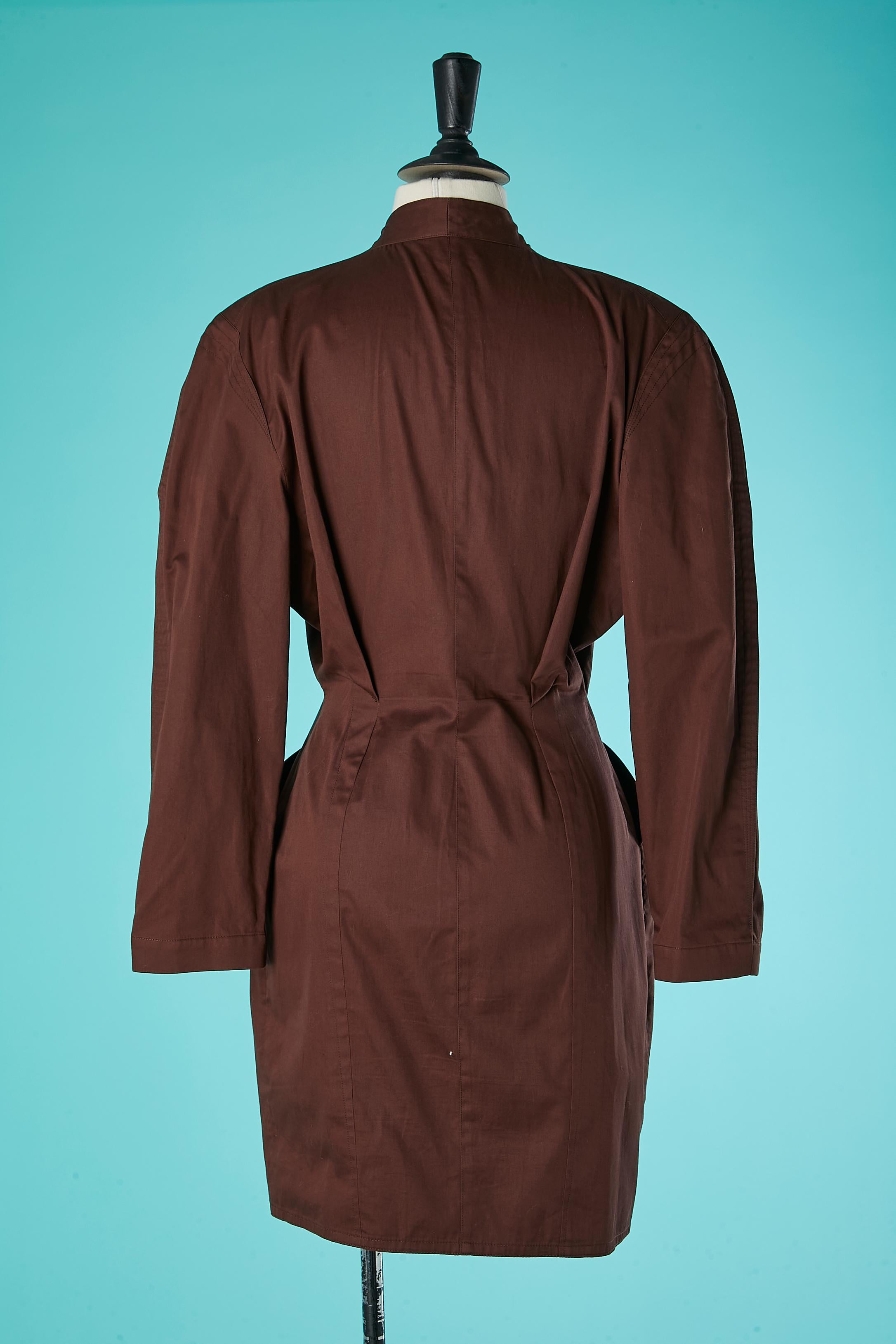 Braunes Baumwollkleid mit Druckknopfverschluss vorne in der Mitte Thierry Mugler CIRCA 1990er Jahre Damen im Angebot