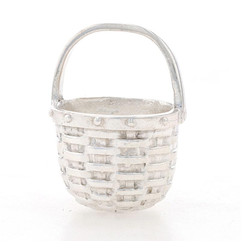 Brand: Brown County Basket

Metal Content: 925 Sterling Silver

Theme: Apple Basket 
Features:  Smooth & textured finishes

Measurements

Wide: 23/32