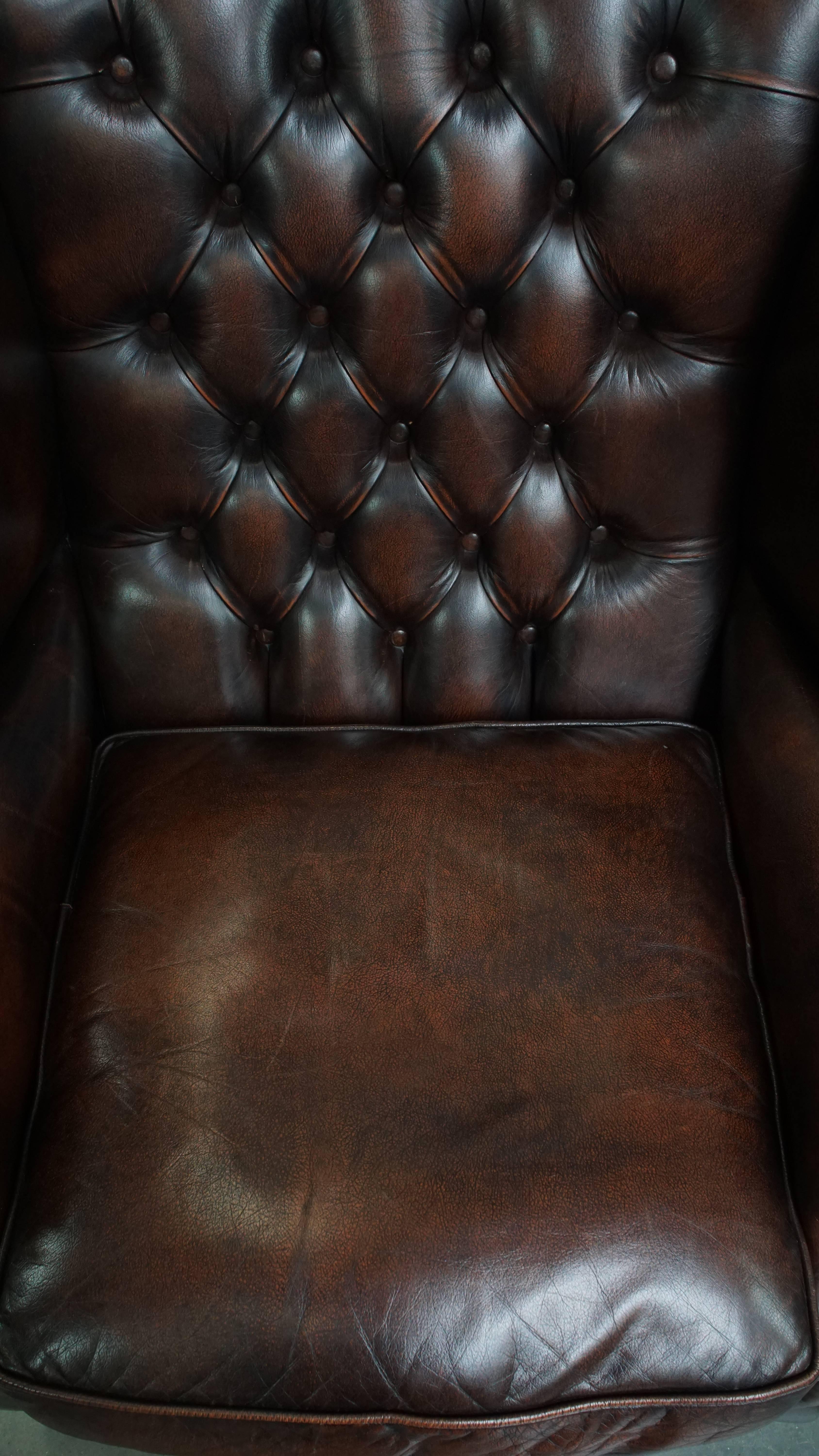 XXI secolo e contemporaneo Sedia Chesterfield Wingback in pelle di vacchetta marrone in vendita