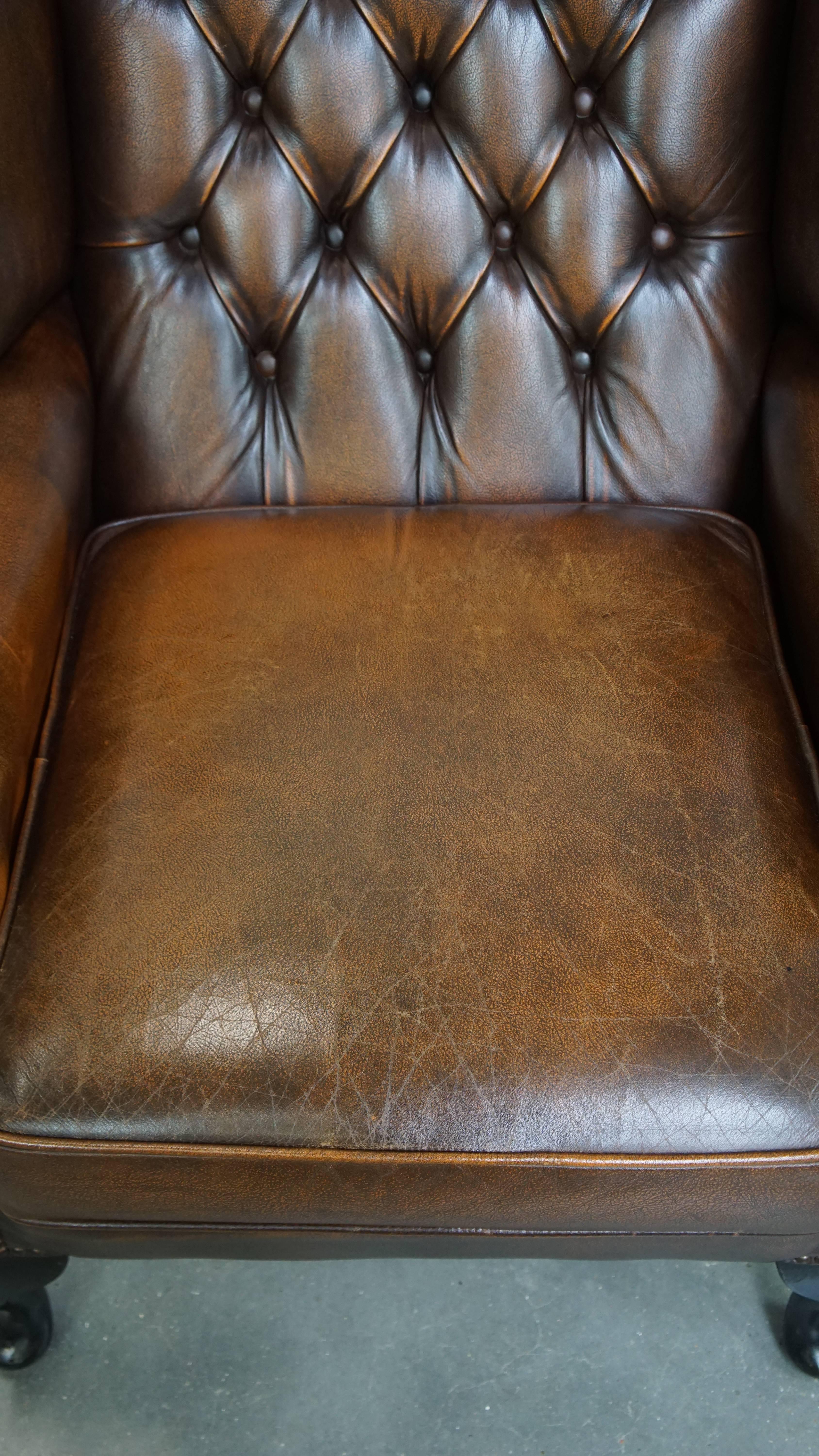 Chaise Chesterfield en cuir de vache marron de style anglais Bon état - En vente à Harderwijk, NL