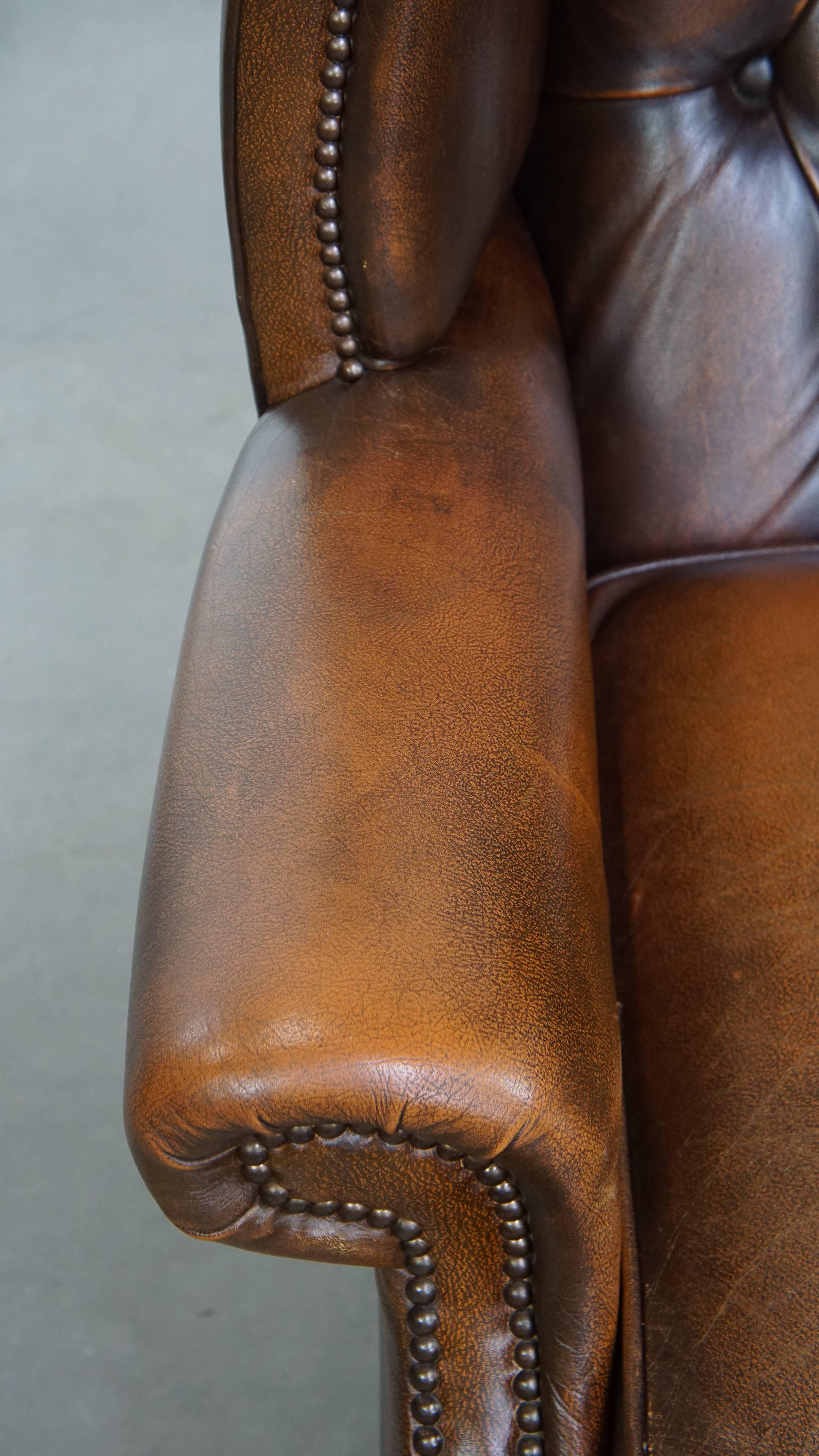 XXIe siècle et contemporain Chaise Chesterfield en cuir de vache marron de style anglais en vente