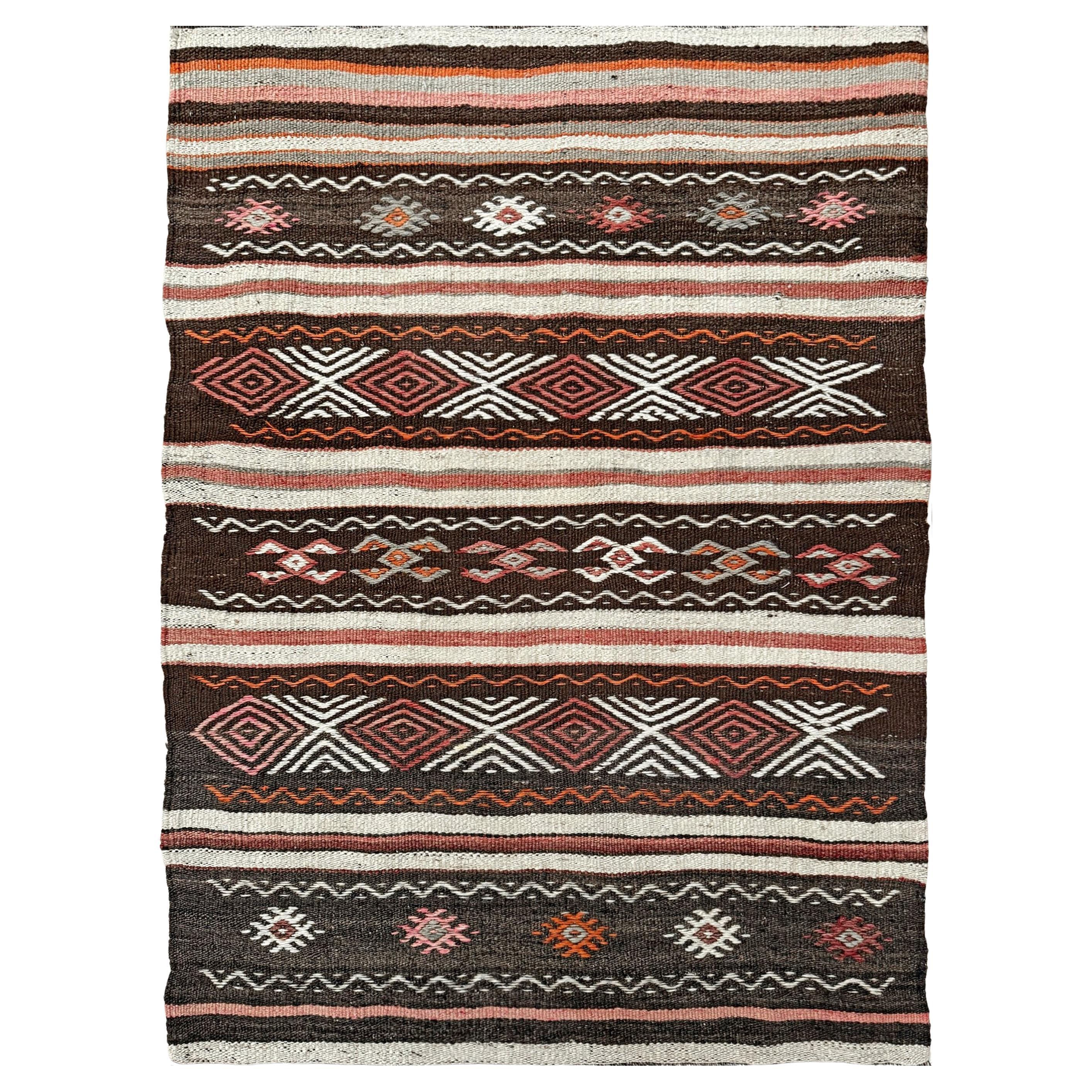 Kilim turc Cicim brun et crème • Tapis brodé (3′×4′) • 1960s