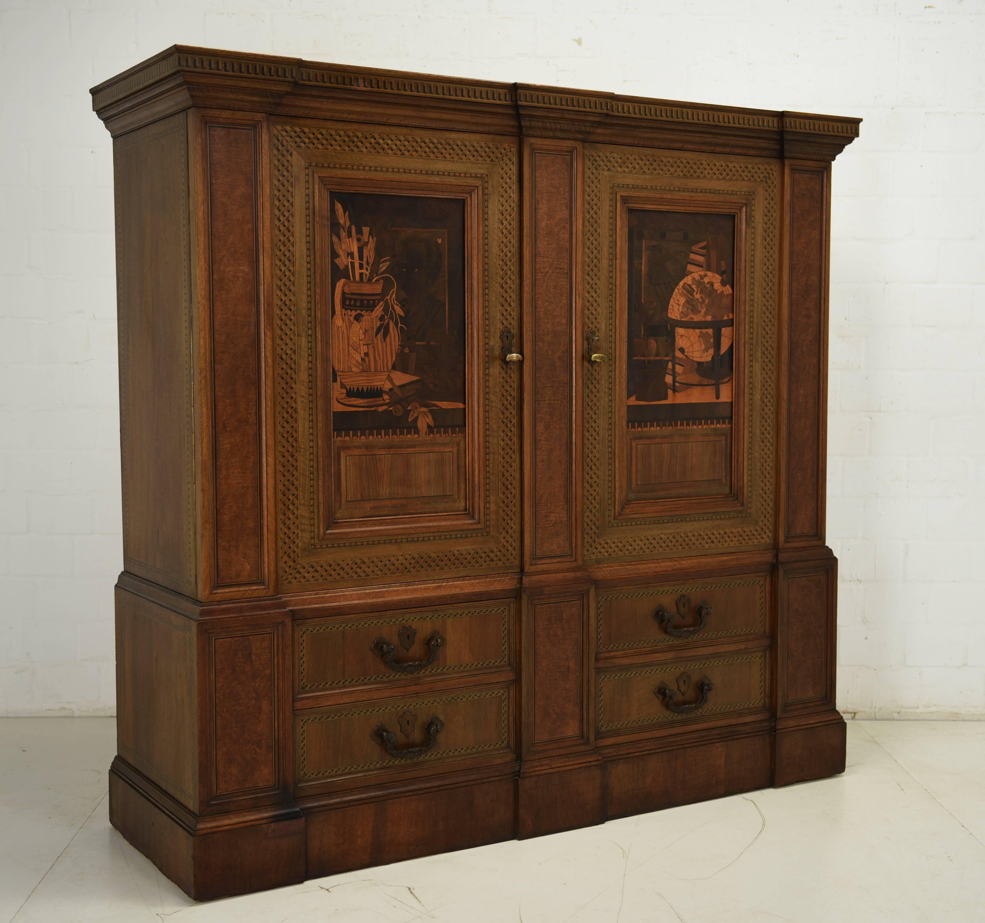 A brown cupboard from 1910 manufactured in Berlin by the cabinetmaker Kimbel and Friedrichsen. It is a custom build, in which the left part has been built for a safe. Because of the expediency and appearance the interior has now been expanded with