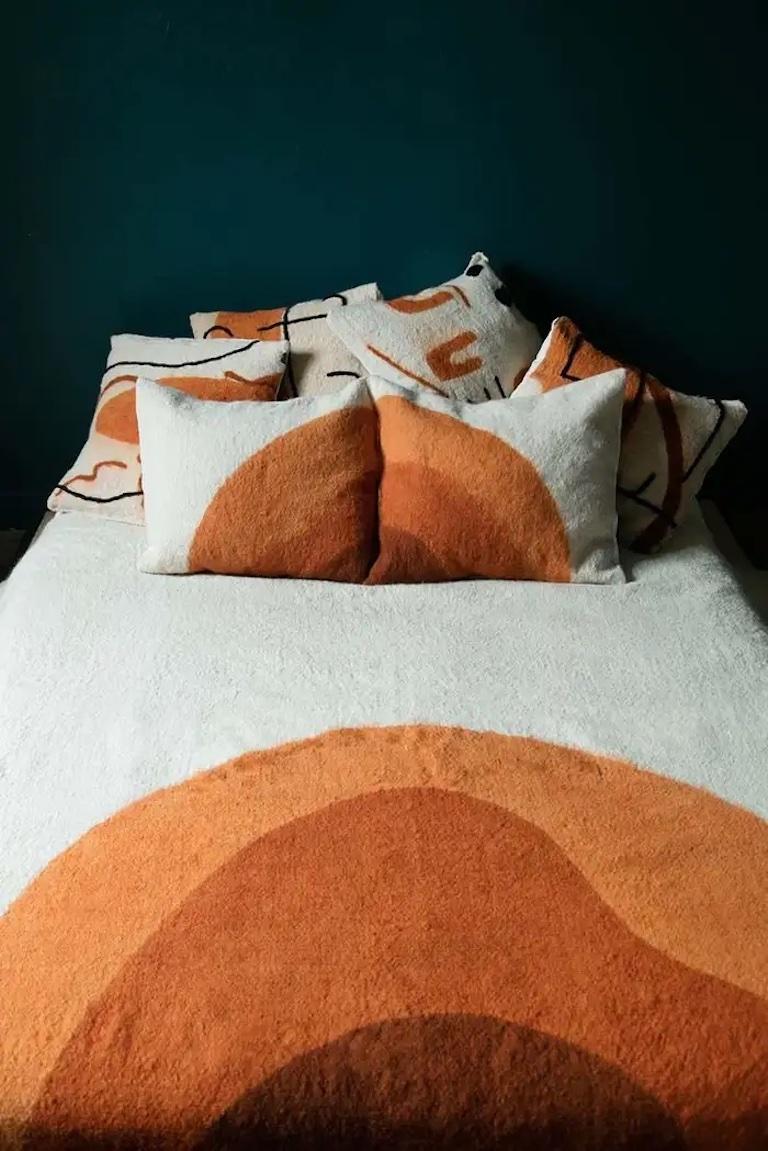 Brown Kissenbezug, aus handgewebter Wolle und handbemalt mit natürlichen Farben im Angebot 3
