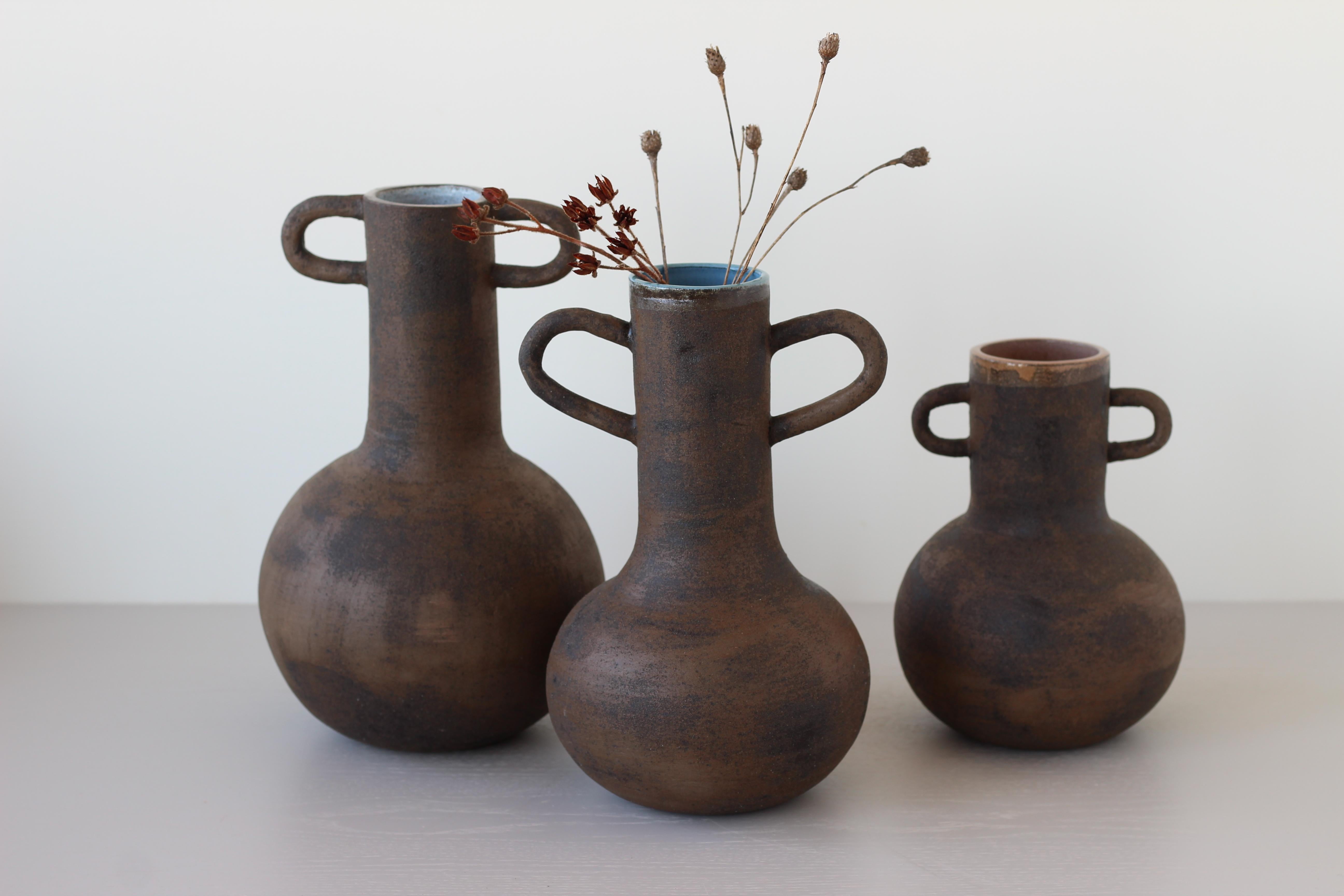 Brown Dark Vase by Eguzkiñe Egaña In New Condition For Sale In Geneve, CH