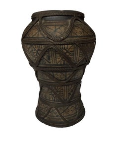 Braun dekorativ bemalte kleine Vase in Stundenglasform, Marokko, 19. Jahrhundert