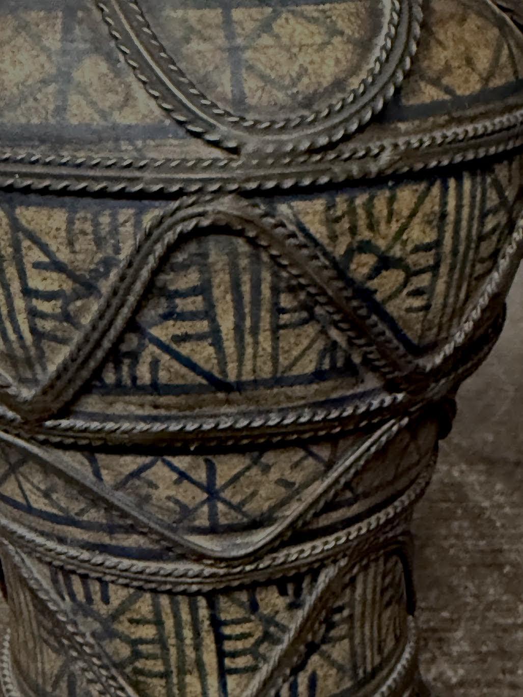 XIXe siècle Petit vase en forme de verre creux peint de façon décorative, Maroc, 19e siècle en vente