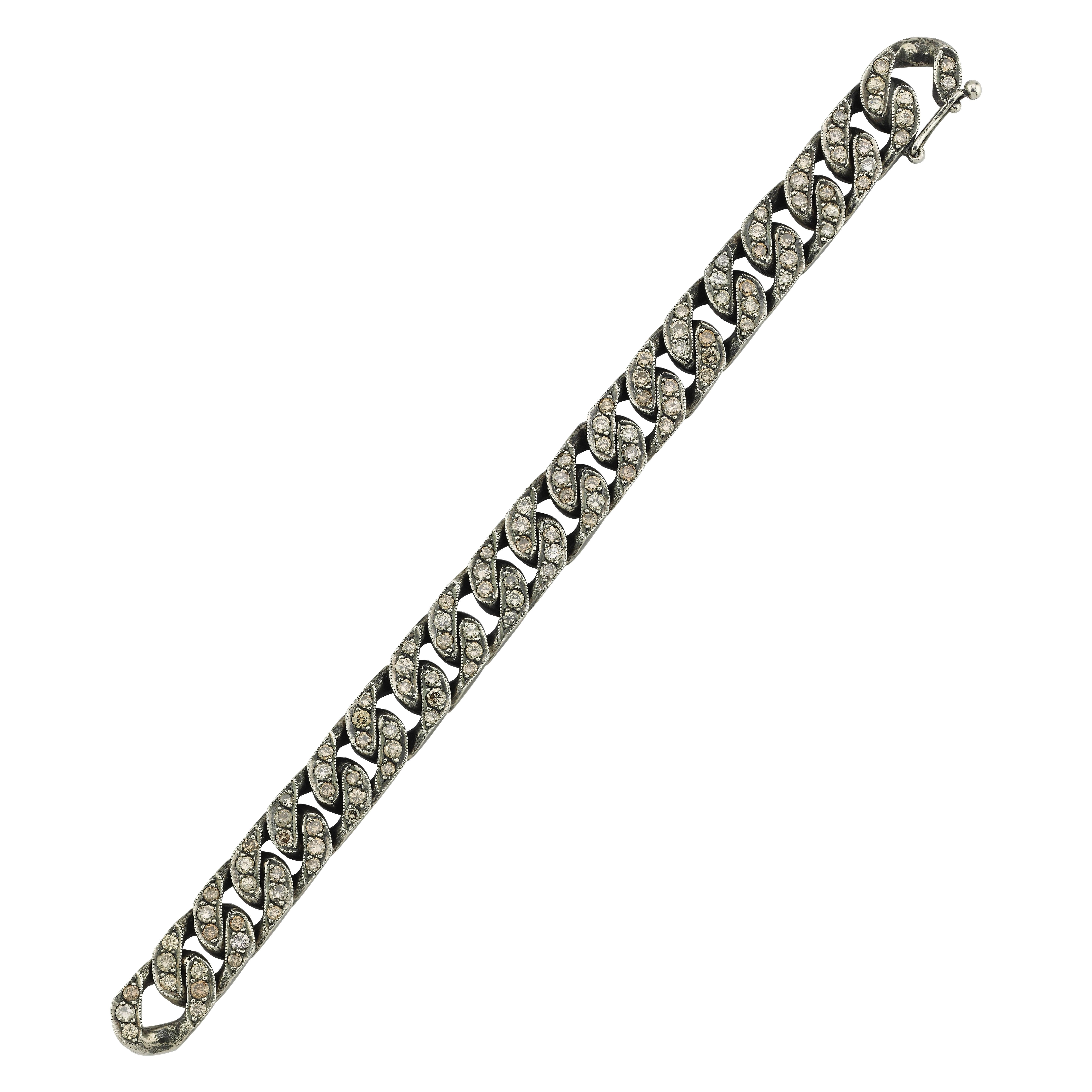 Diamante marrone da 3 carati
34,80 g Argento