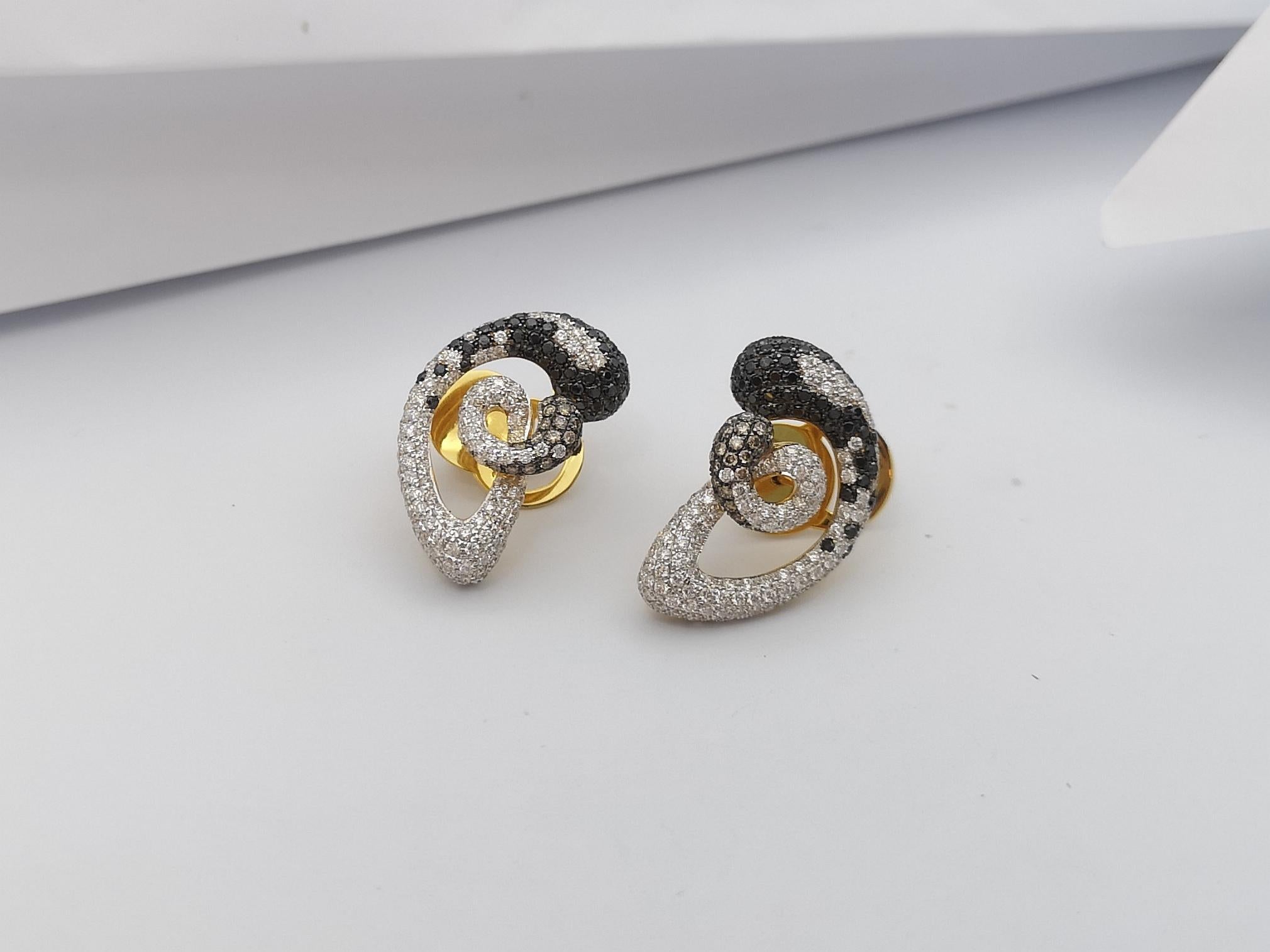Brown Diamond, Diamond and Black Diamond Earrings Set in 18 Karat Gold Settings In New Condition For Sale In Bangkok, TH