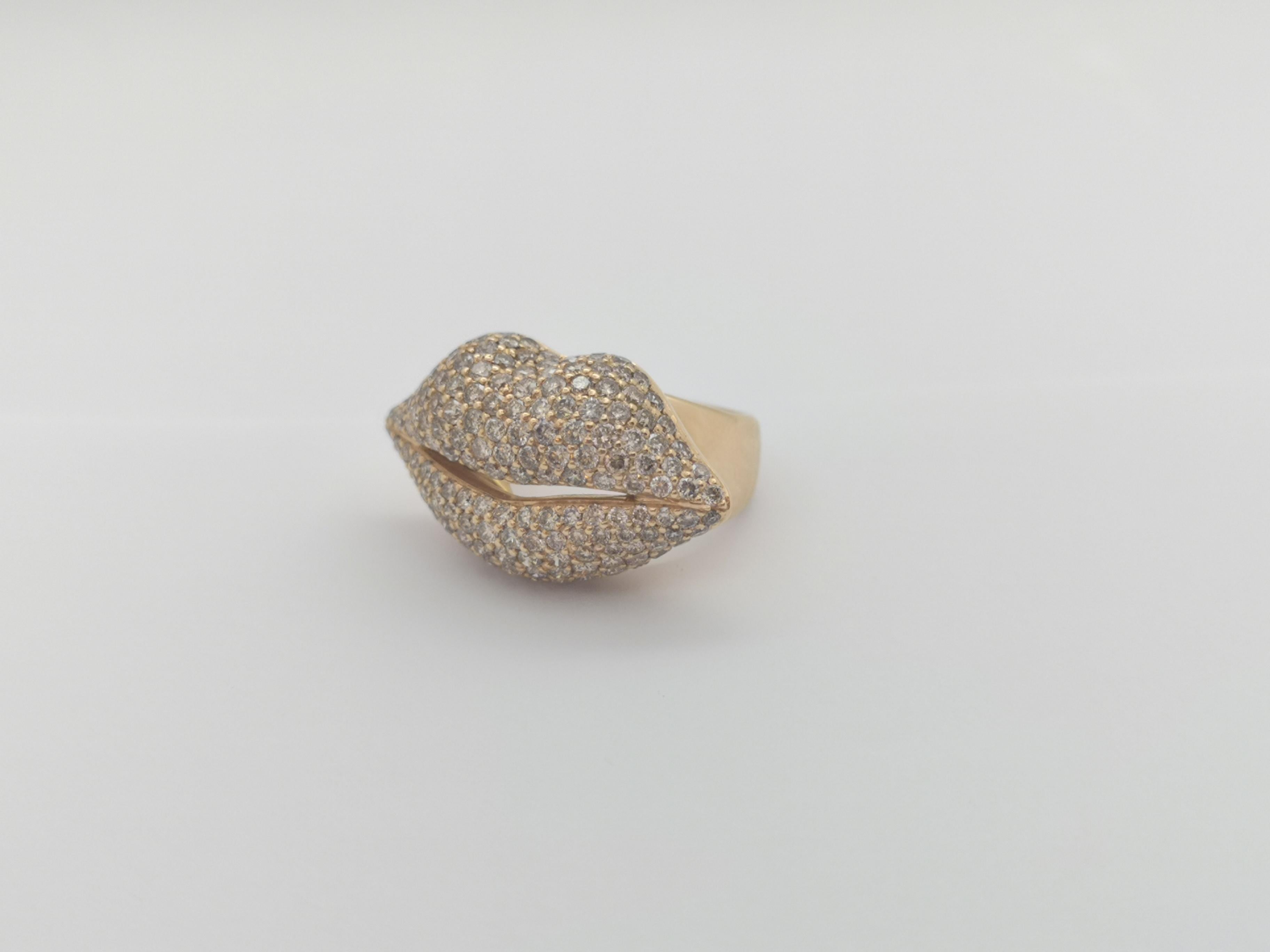 Brown Diamond Lips Ring set in 18K Rose Gold Settings For Sale 3