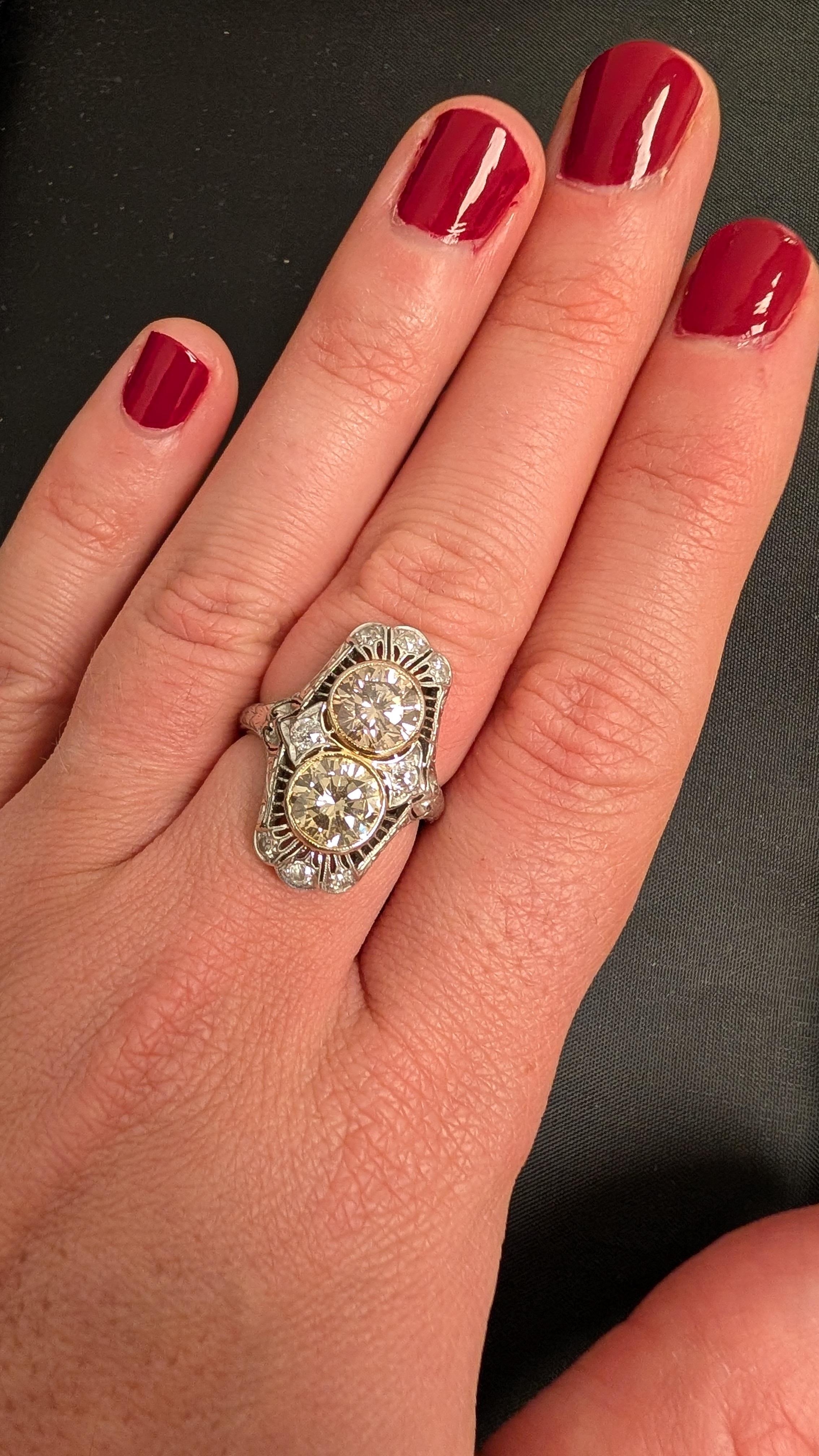 Donna Anello da cocktail con diamante marrone e filigrana in platino in vendita