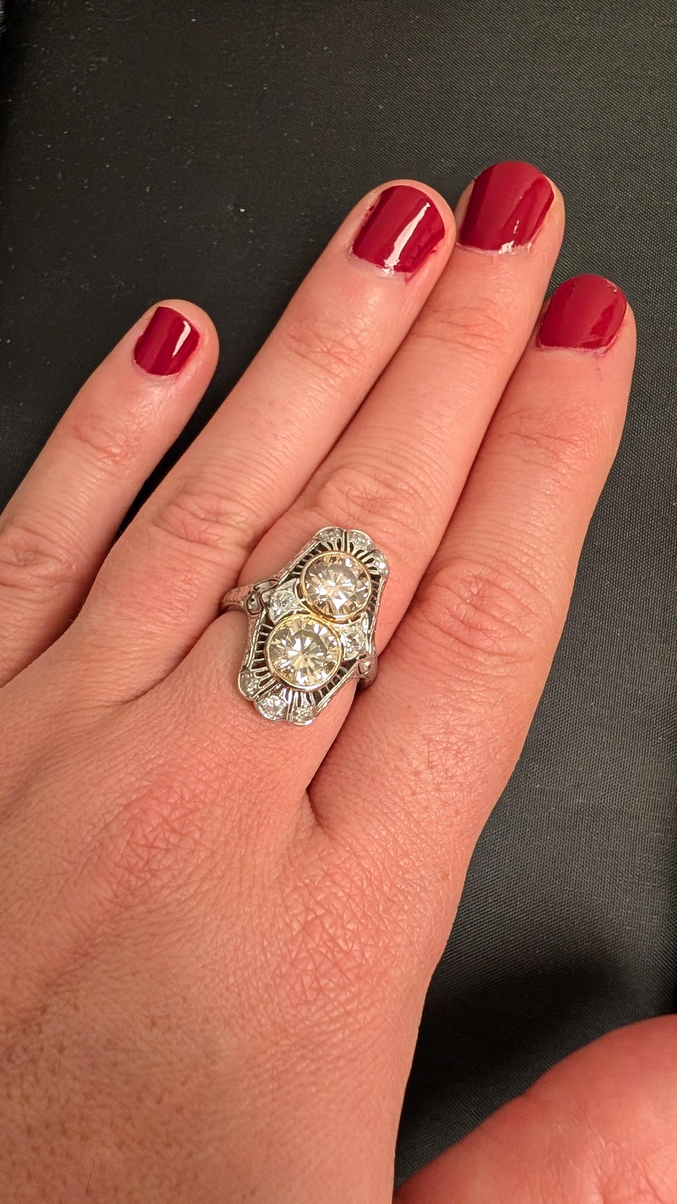 Anello da cocktail con diamante marrone e filigrana in platino in vendita 1