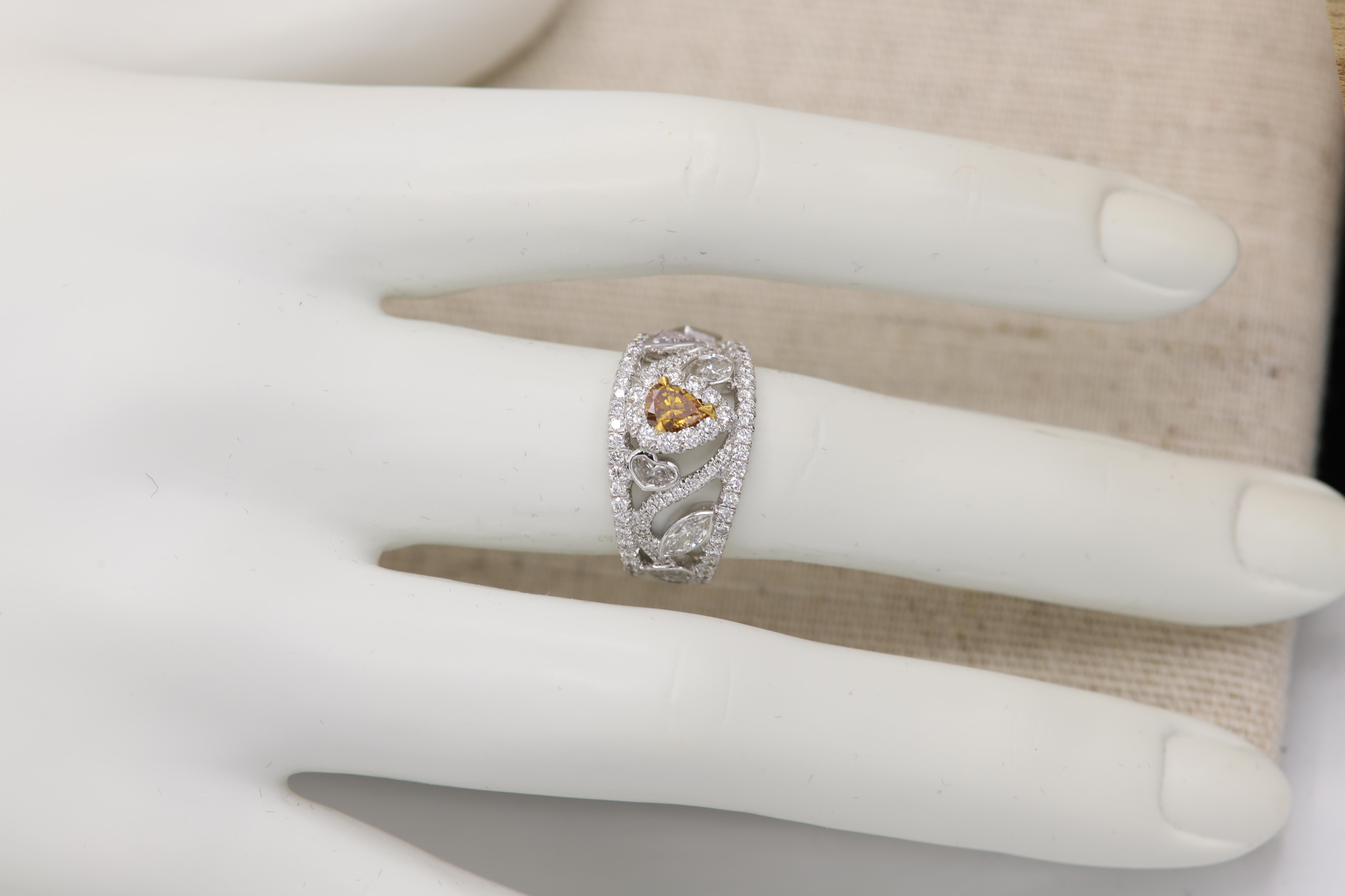 Bague en or blanc 18 carats avec diamants bruns de forme mixte et diamants  Neuf - En vente à Brooklyn, NY