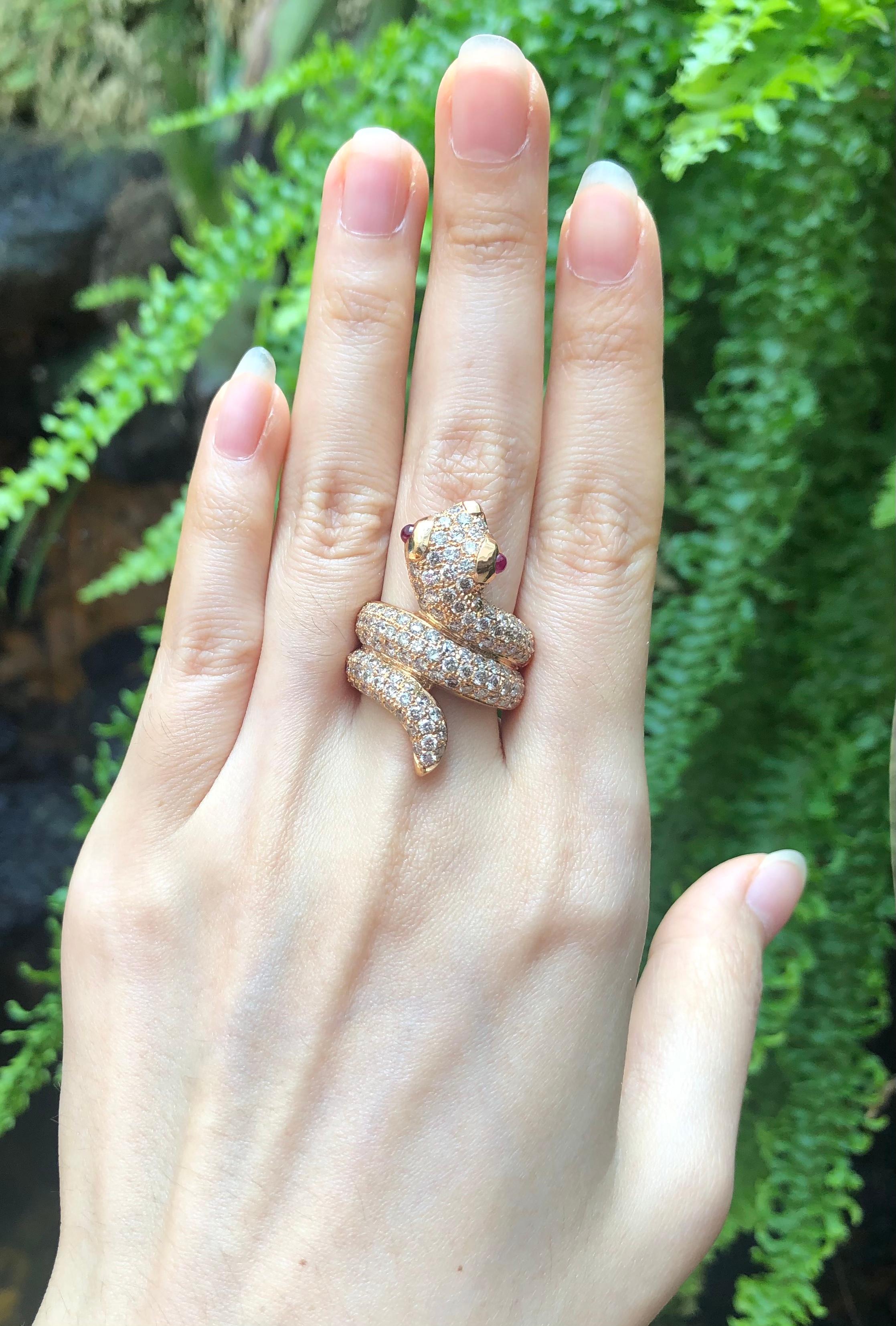 Brown Diamond with Cabochon Ruby Snake Ring Set in 18 Karat Rose Gold Settings In New Condition For Sale In Bangkok, TH