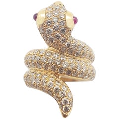 Bague serpent en or rose 18 carats sertie d'un diamant brun et d'un rubis cabochon