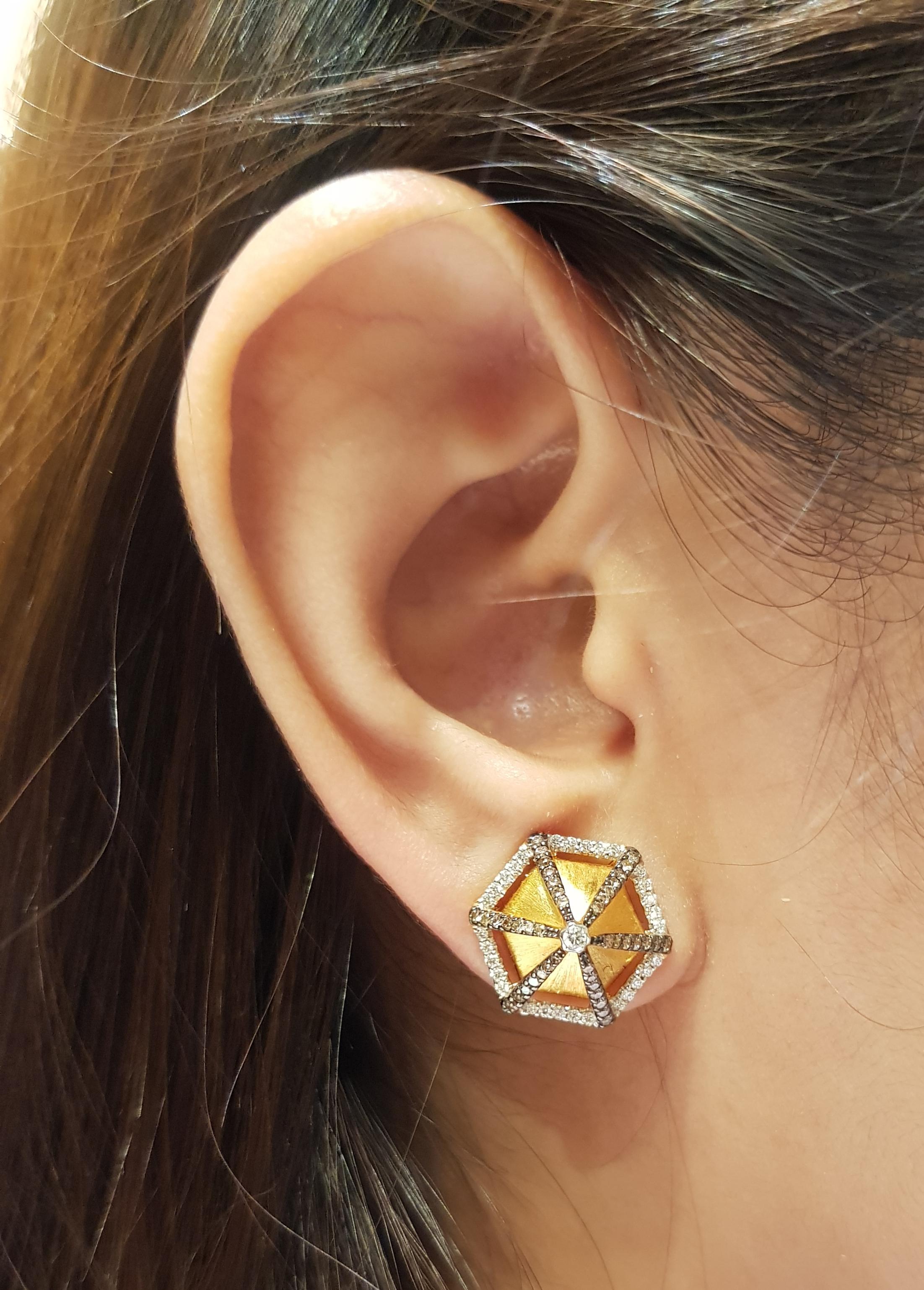 Taille brillant Boucles d'oreilles en or 18 carats avec diamant Brown par Kavant & Sharart en vente