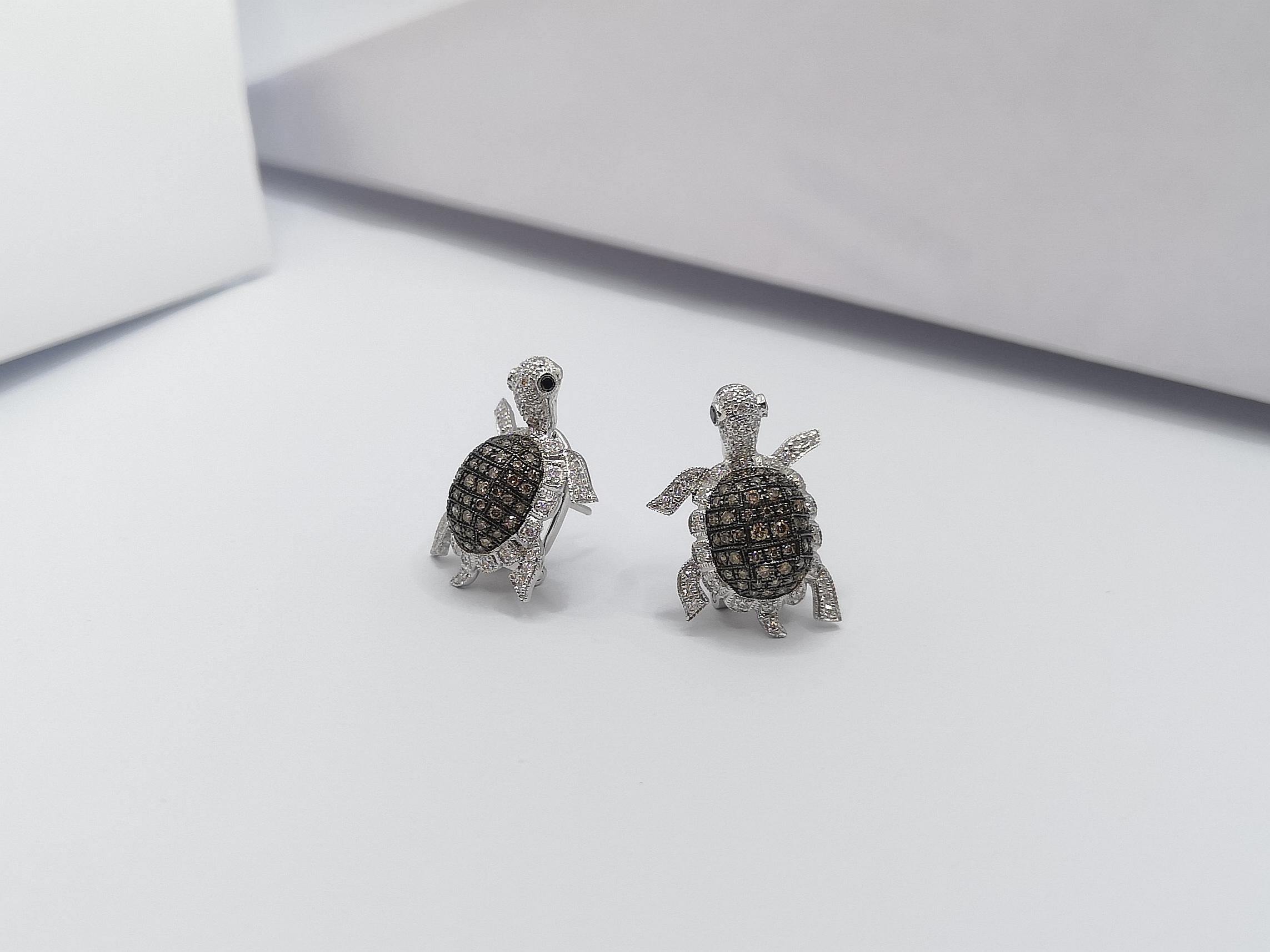 Taglio brillante Orecchini con diamante marrone e diamante incastonato in oro bianco 18 carati in vendita