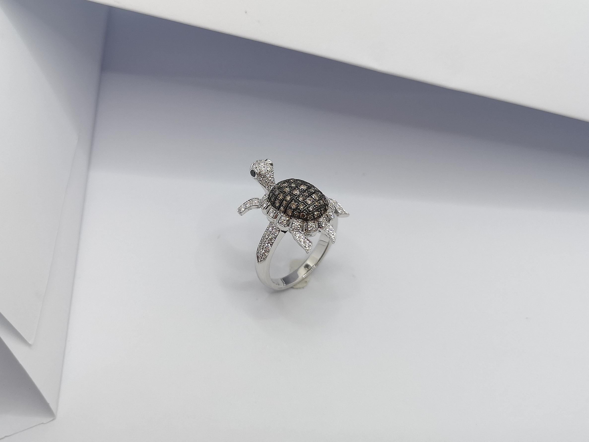 Bague en or blanc 18 carats sertie d'un diamant brun et d'un diamant en vente 12