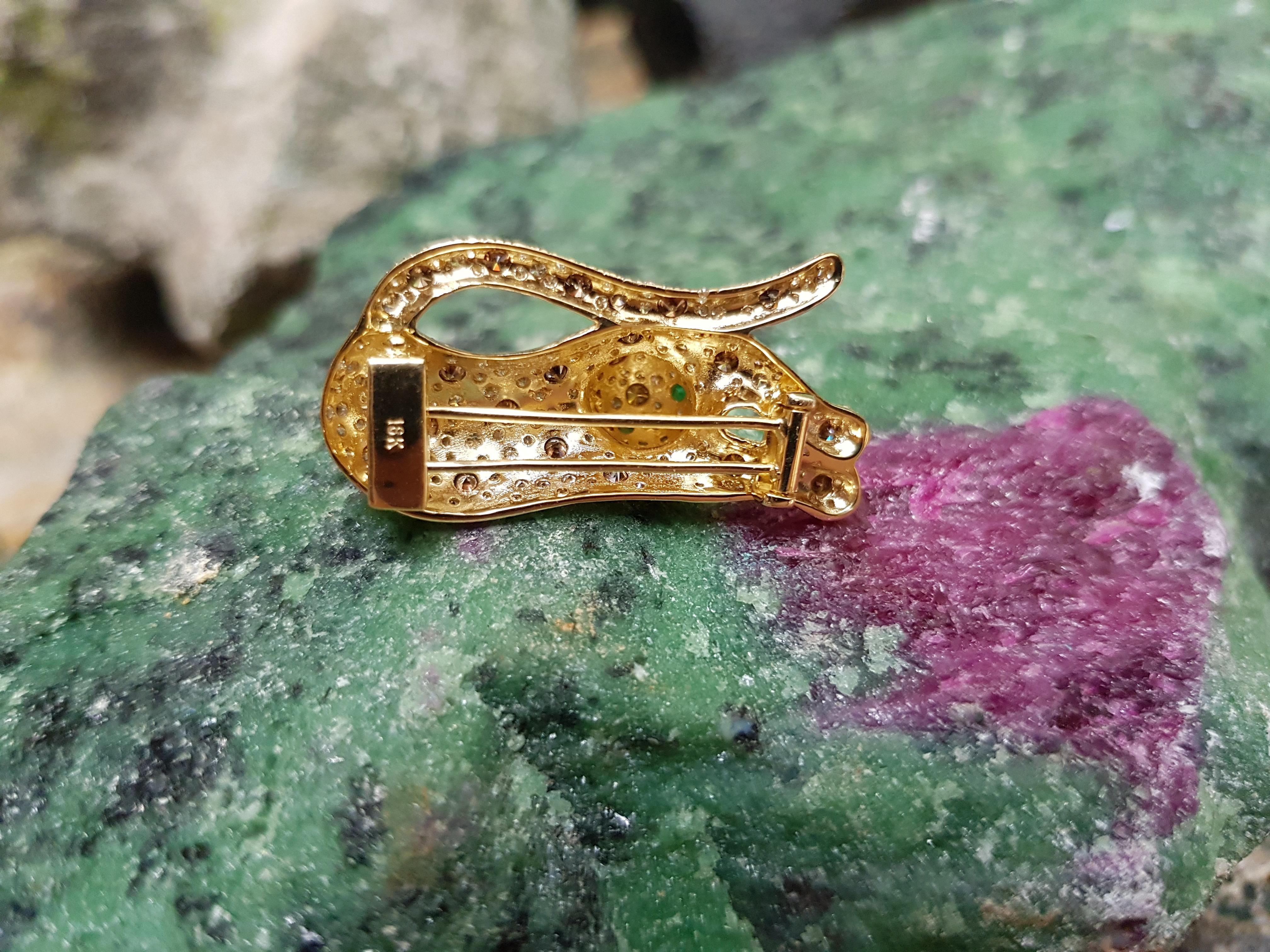 Spilla con diamante marrone e pantera di smeraldo in oro 18 carati In condizioni Nuovo in vendita a Bangkok, TH