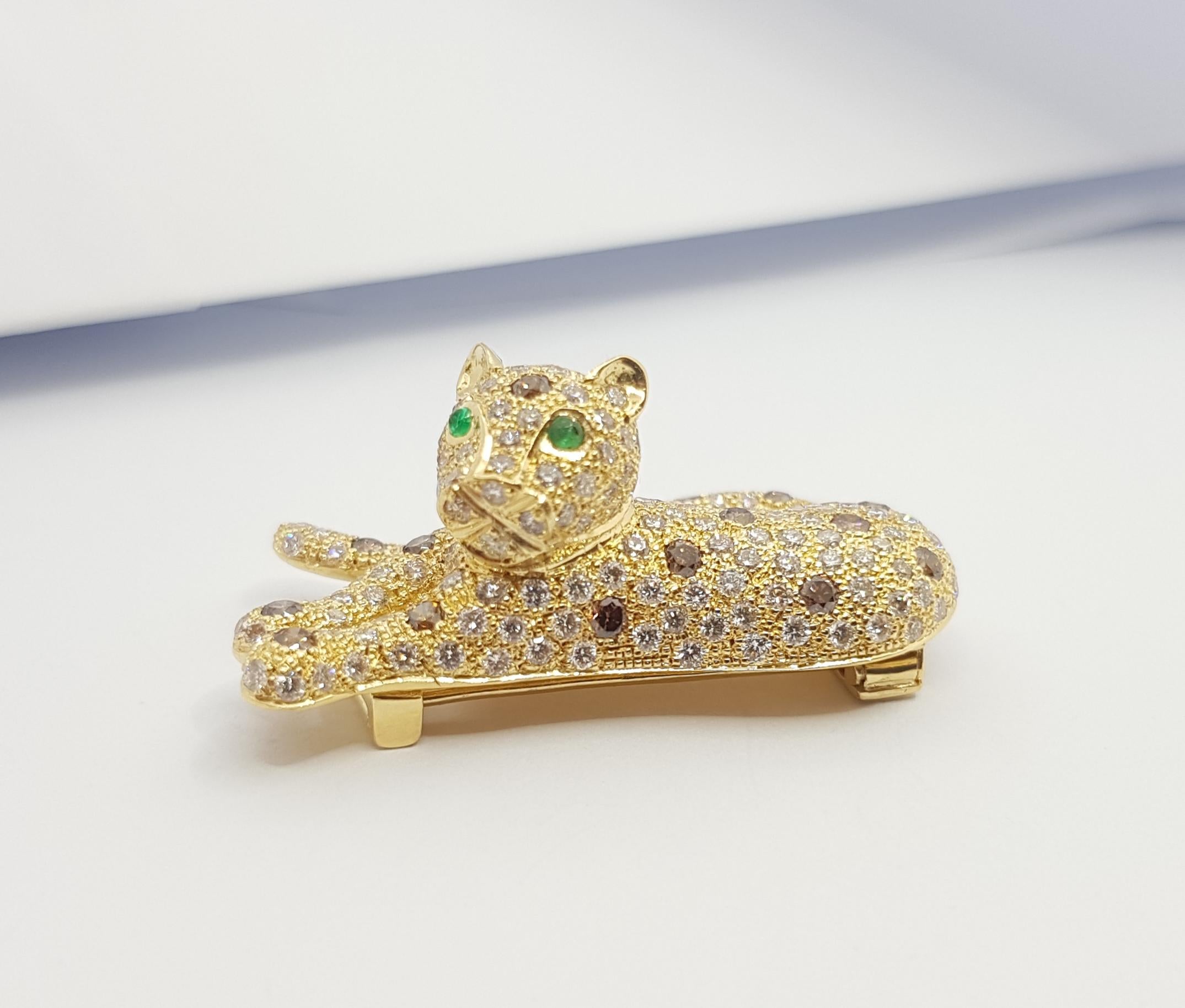 Spilla con diamante marrone e pantera di smeraldo in oro 18 carati in vendita 1