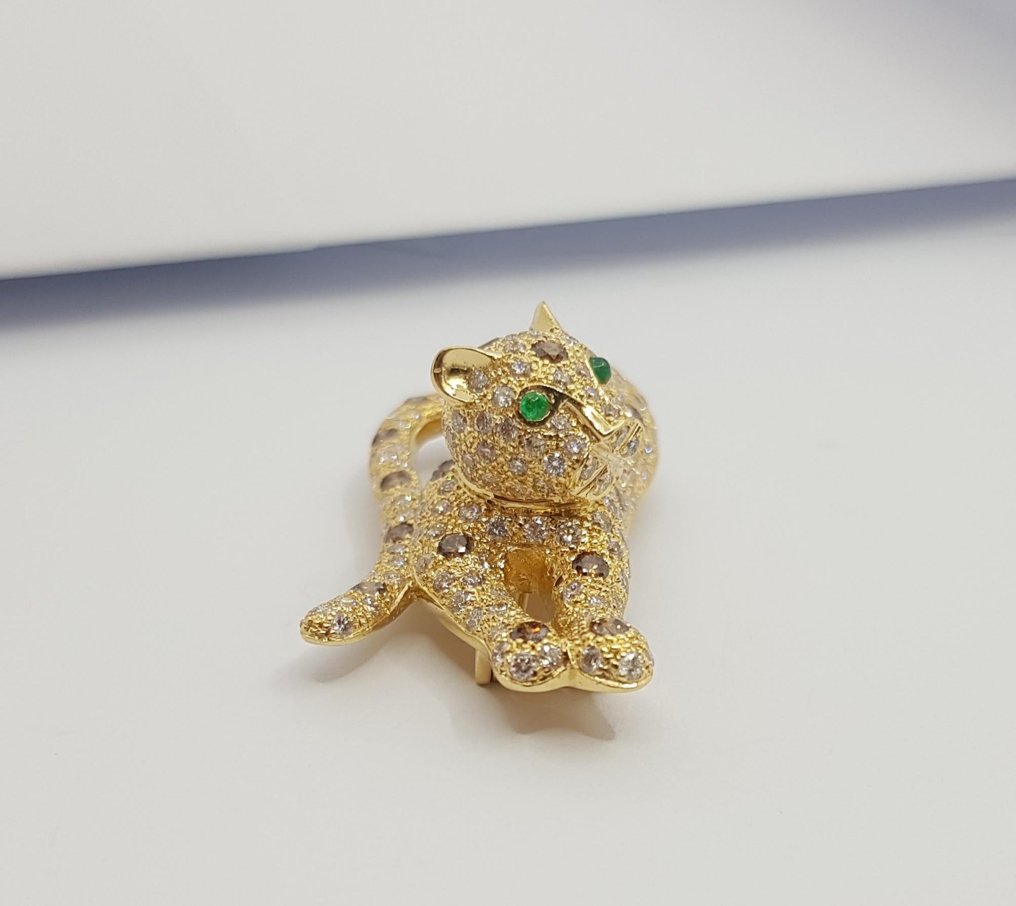 Brown Diamond with Emerald Panther Brooch Set in 18 Karat Gold For Sale 2