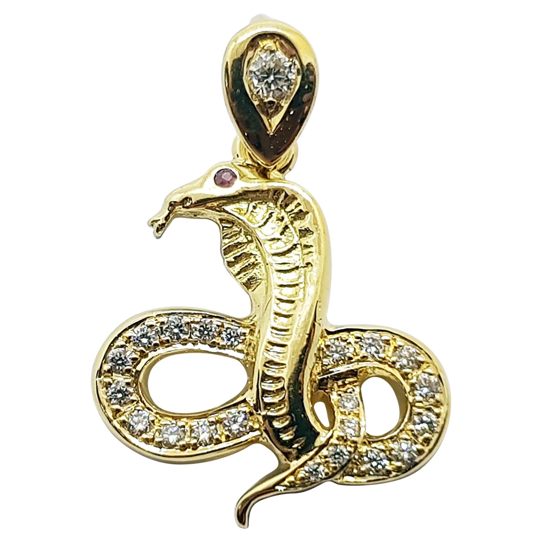 Pendentif du zodiaque chinois en or 18 carats serti d'un diamant brun et d'un serpent en rubis 