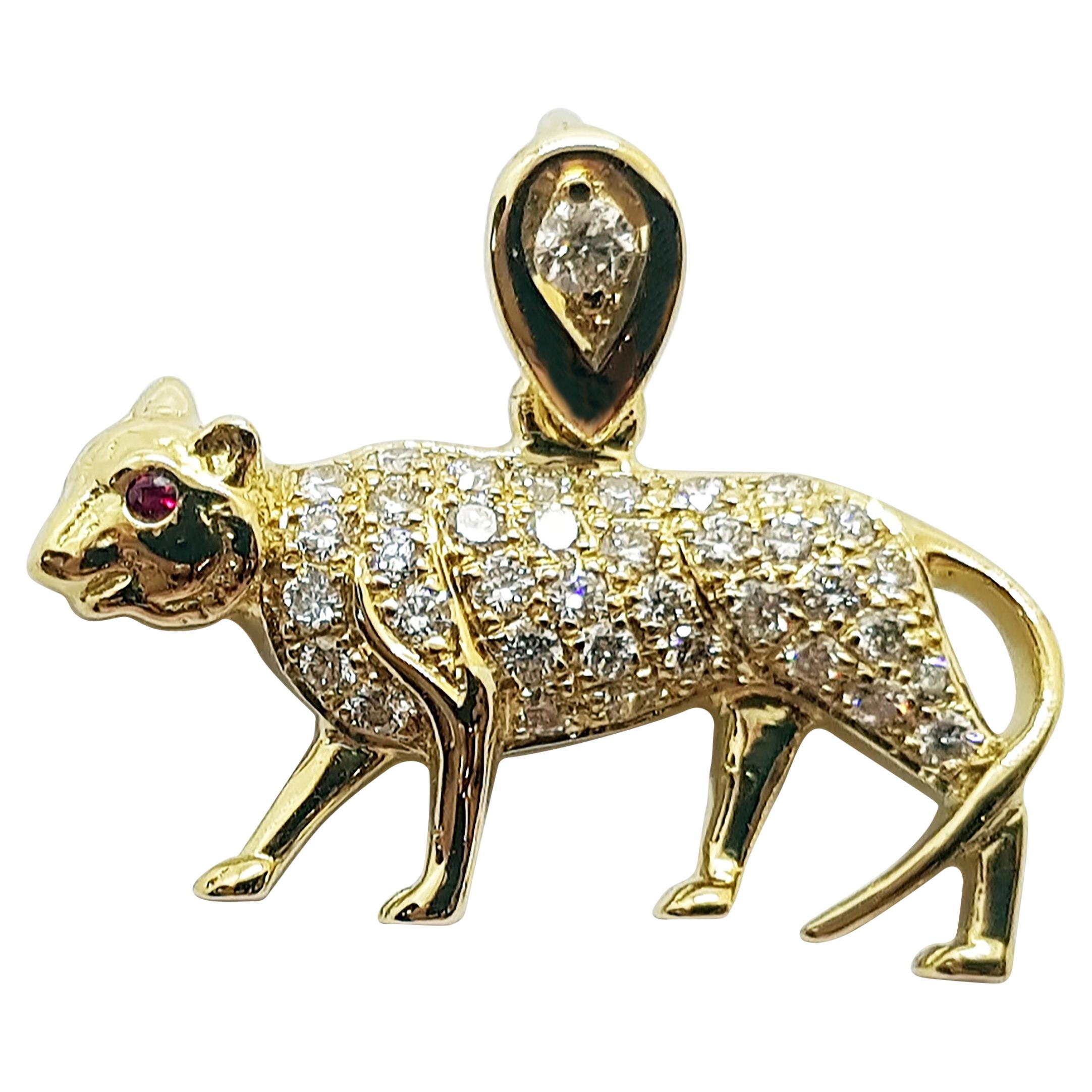 Pendentif du zodiaque chinois en or 18 carats serti d'un diamant brun et d'un rubis en forme de tigre