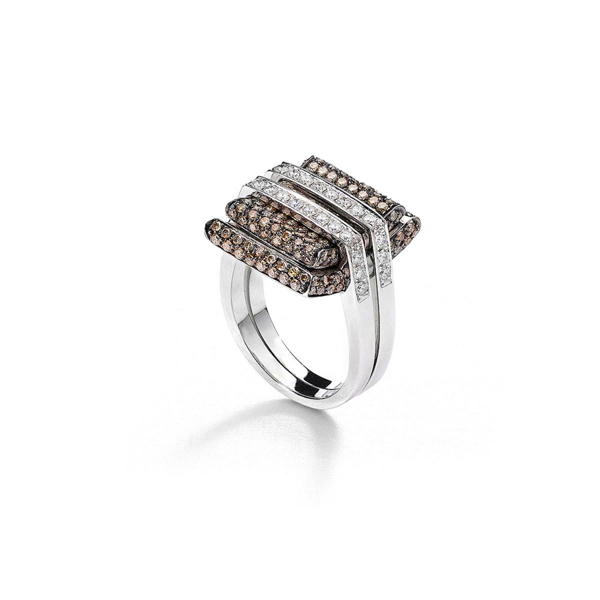 Ring in 18kt white gold set with 28 diamonds 0.51 cts and 151 brown diamonds 1.17 cts Size 54