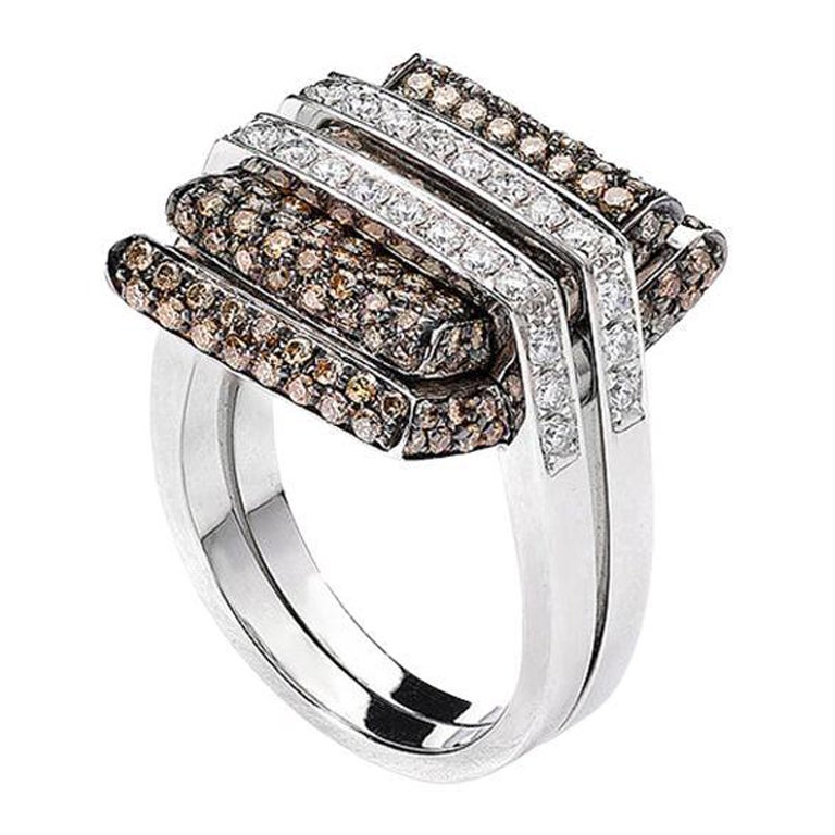 Bague en or blanc avec diamants bruns en vente