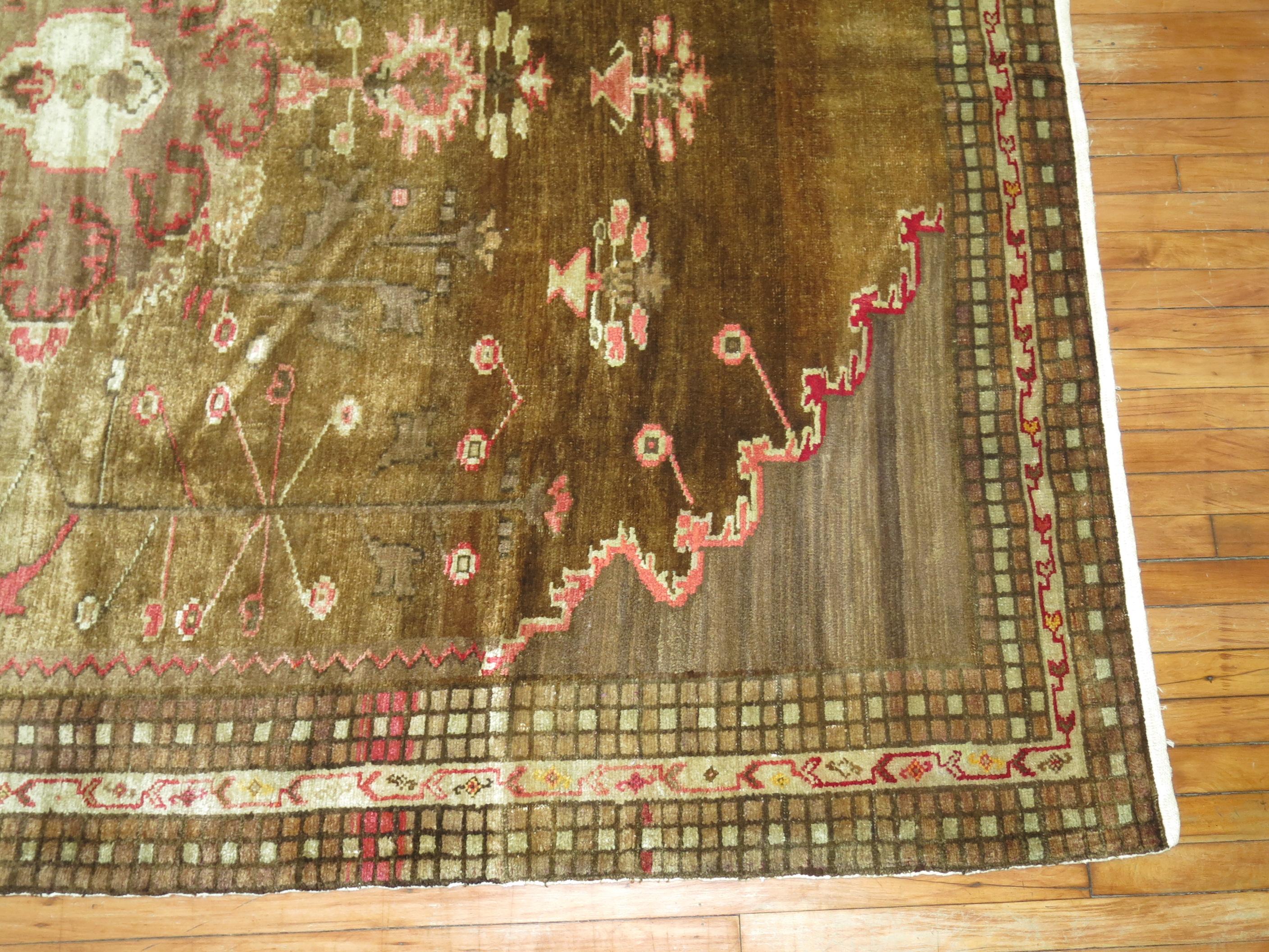 Brauner türkischer Doppelmedaillon-Teppich aus der Mitte des 20. (20. Jahrhundert) im Angebot