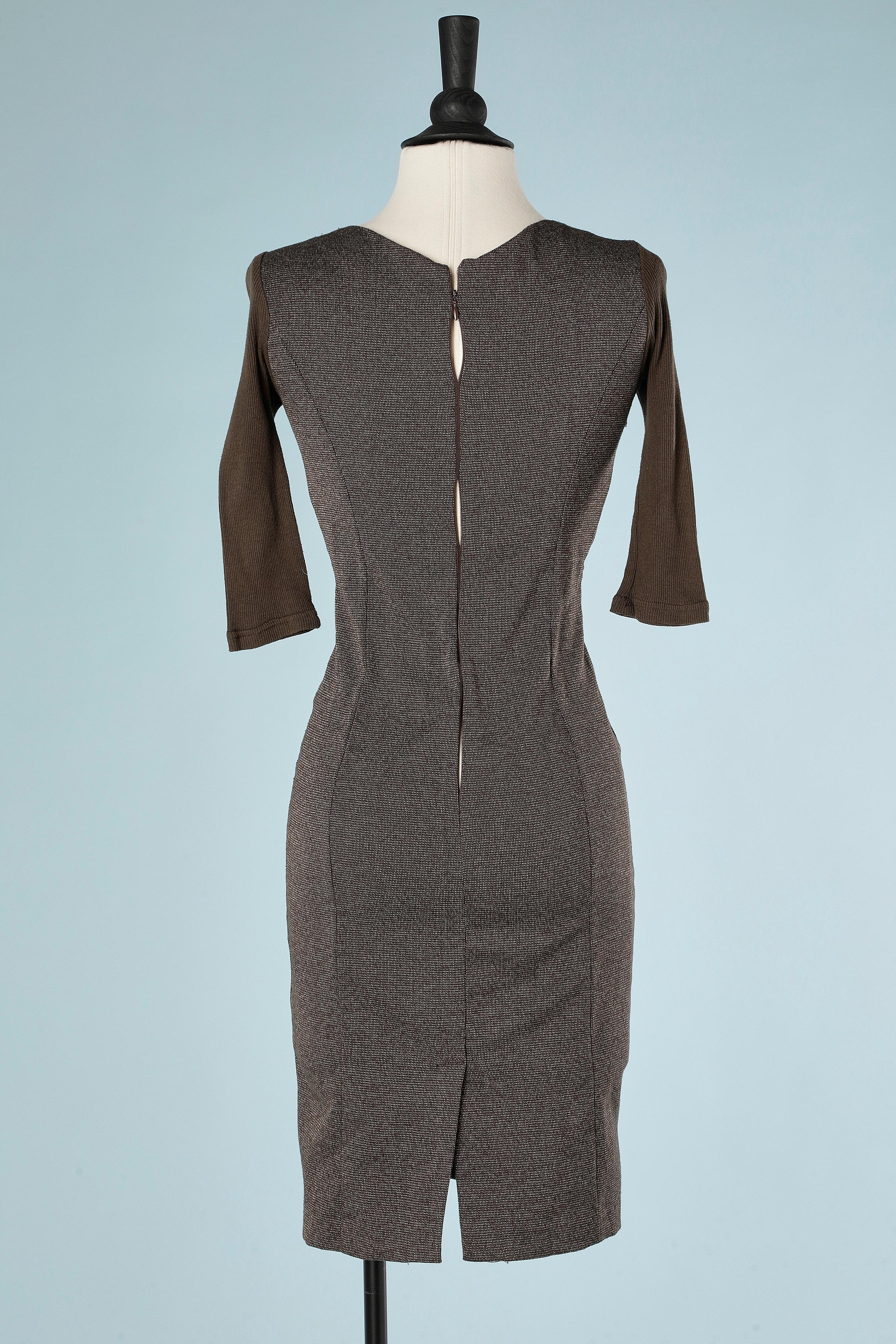 Braunes drapiertes Jerseykleid mit Spitzenrüschen in der vorderen Mitte Pierre Cardin  Damen im Angebot
